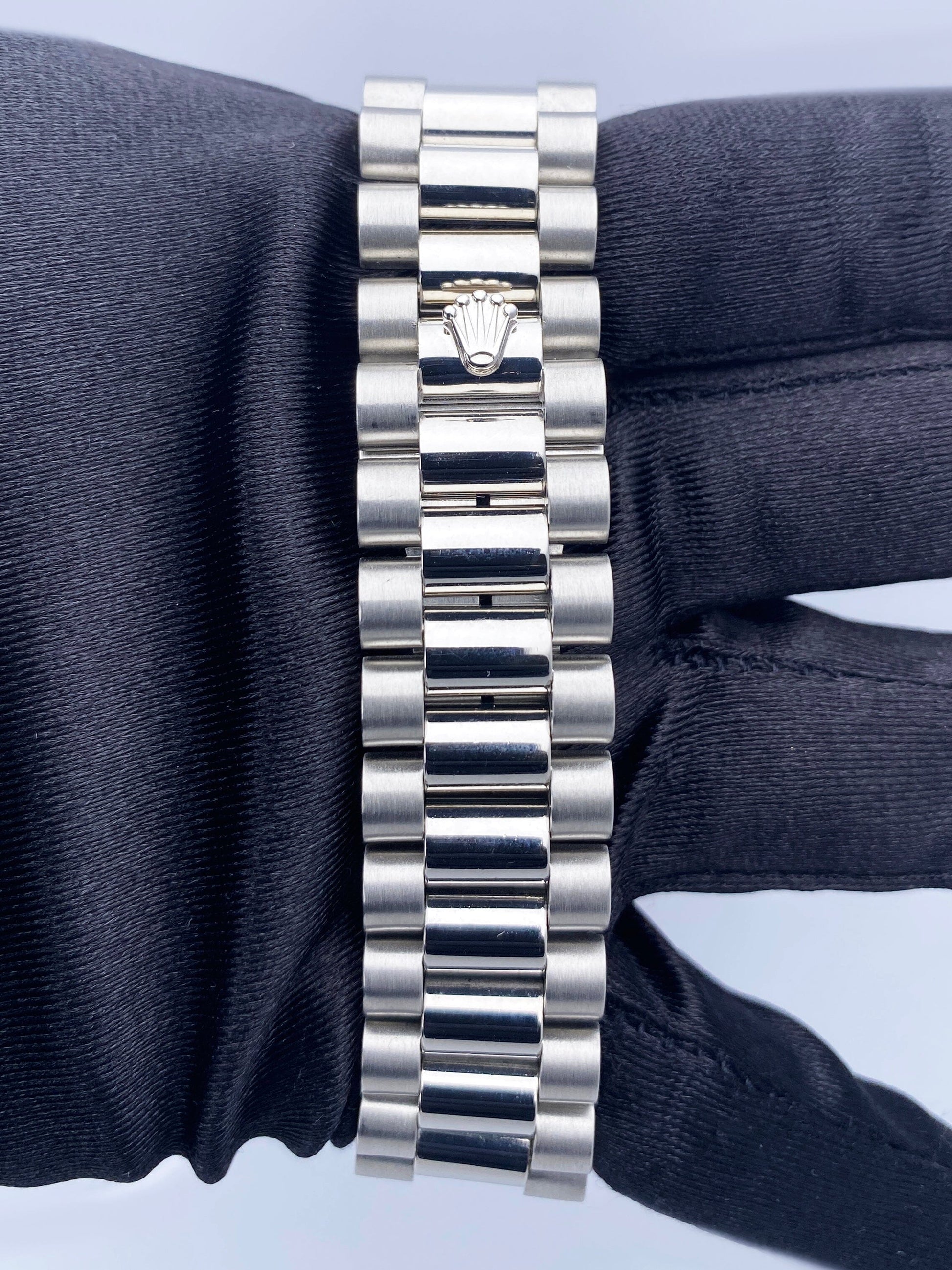 Rolex Day-Date President 18346 Platinum Diamond Mens Watch