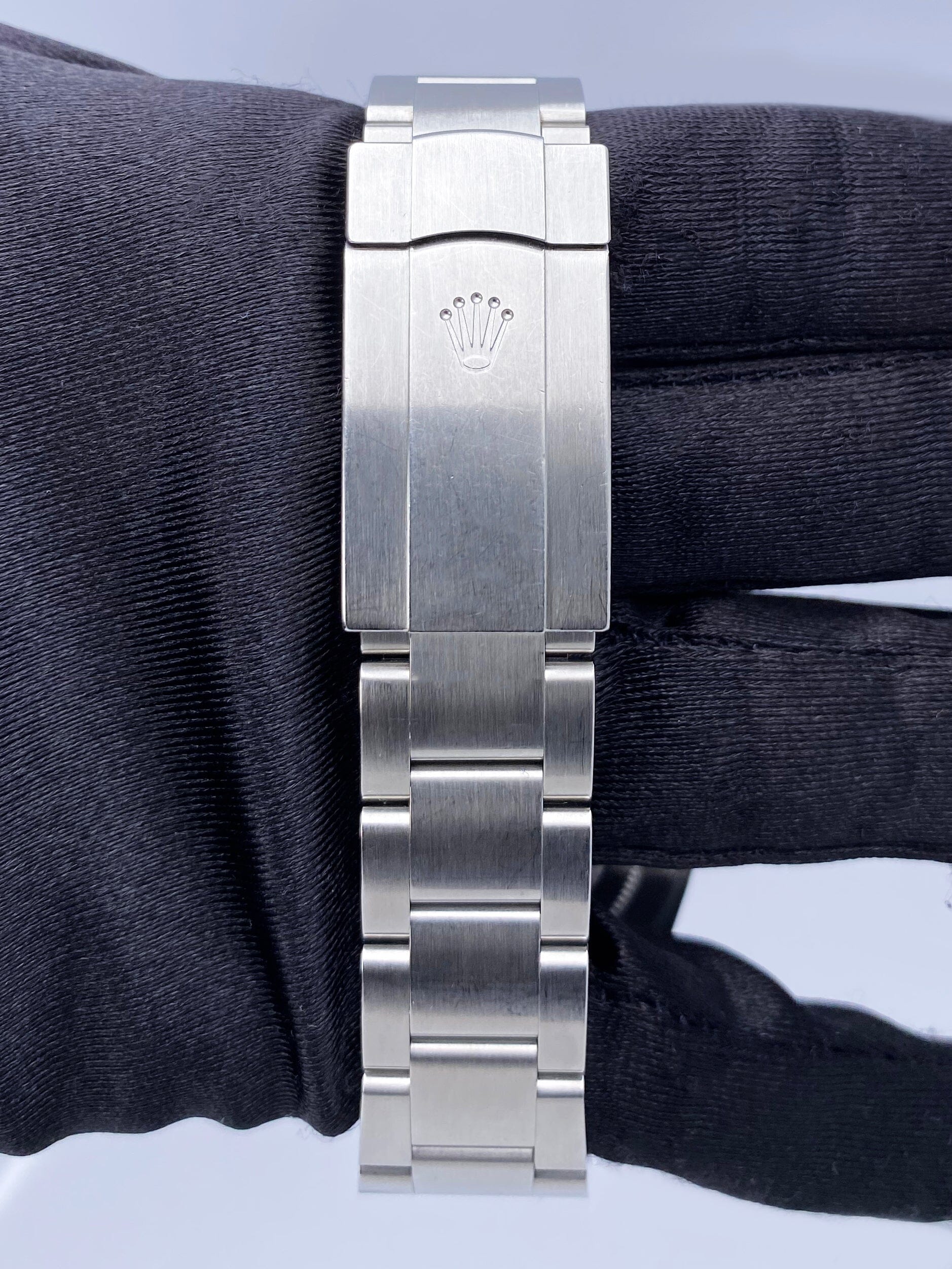 Rolex Oyster Perpetual 114300 Red Grape Dial Mens Watch Box Papers