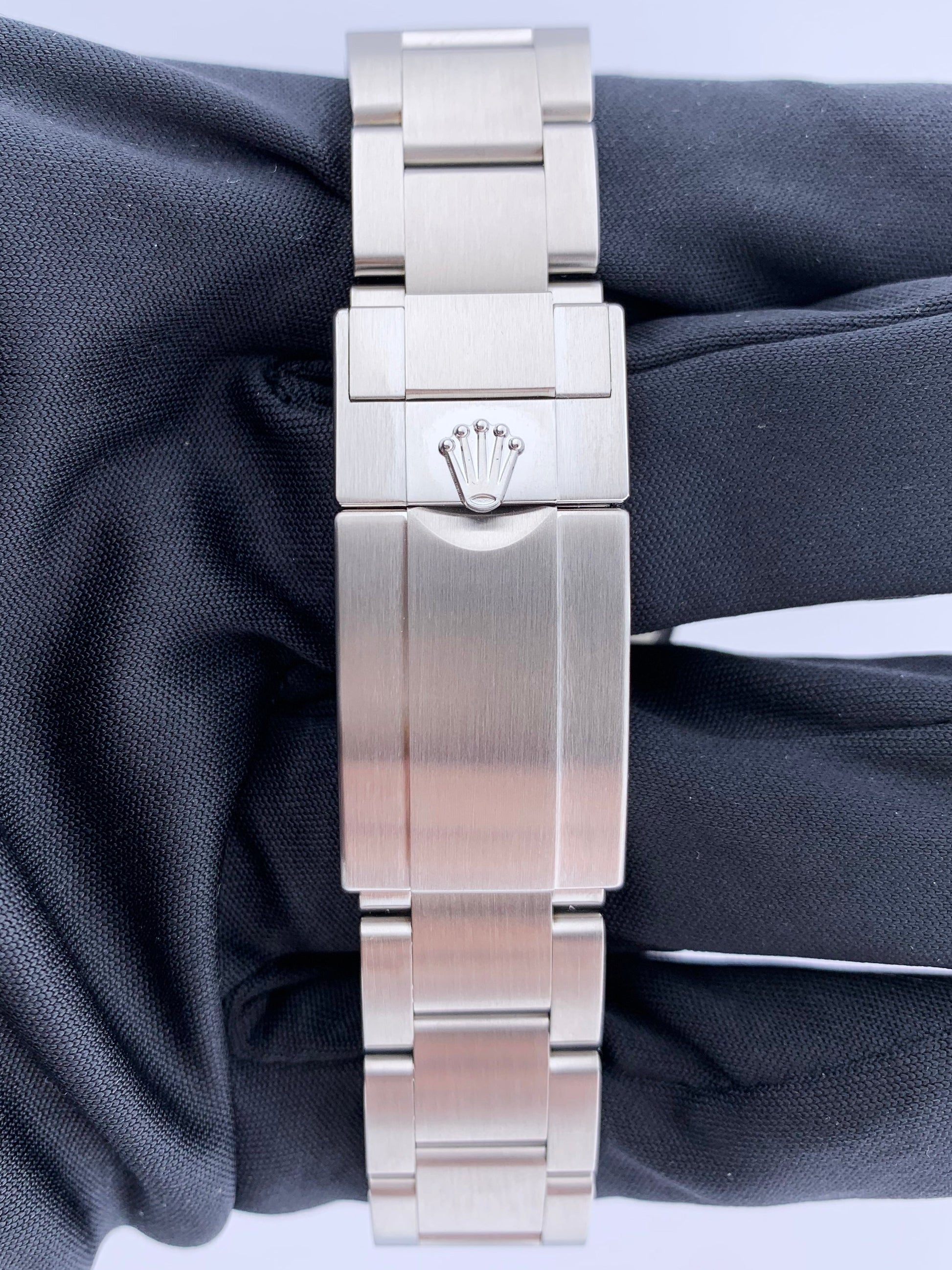 Rolex Oyster perpetual Explorer 214270 Men's Watch Box & Papers