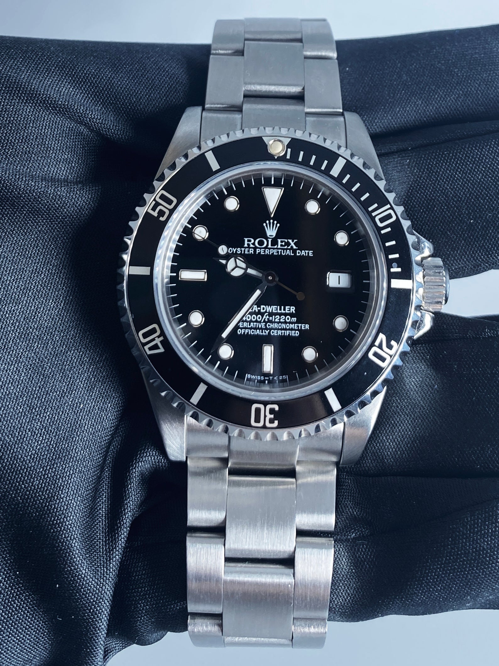 Rolex Oyster Perpetual Sea-Dweller 16600 Mens Watch