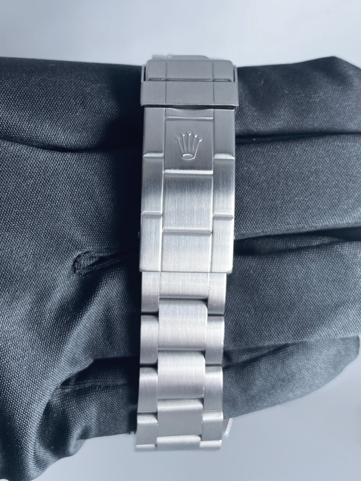 Rolex Oyster Perpetual Sea-Dweller 16600 Mens Watch