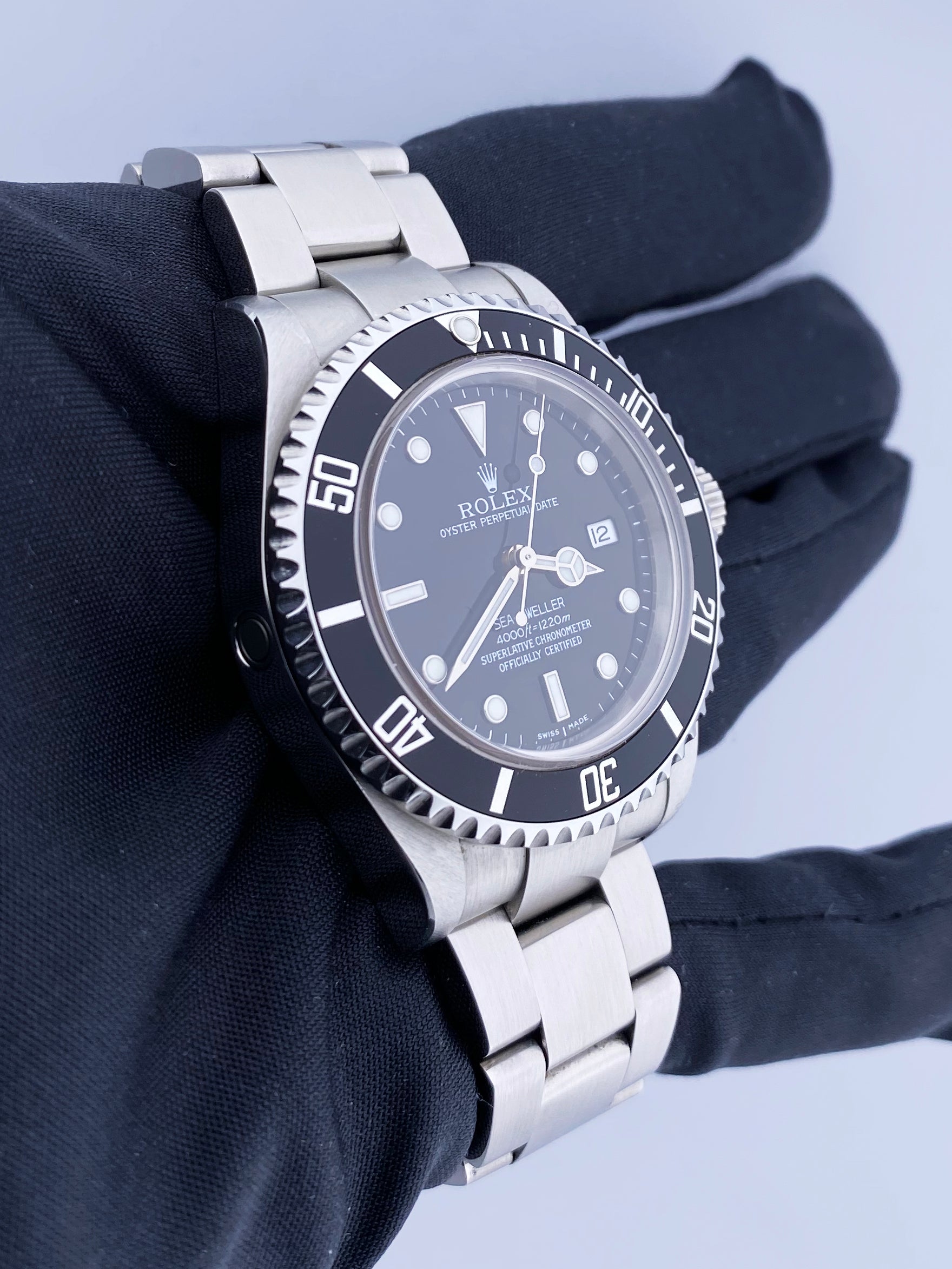 Rolex Oyster Perpetual Sea-Dweller 16610 Mens Watch Box & Papers
