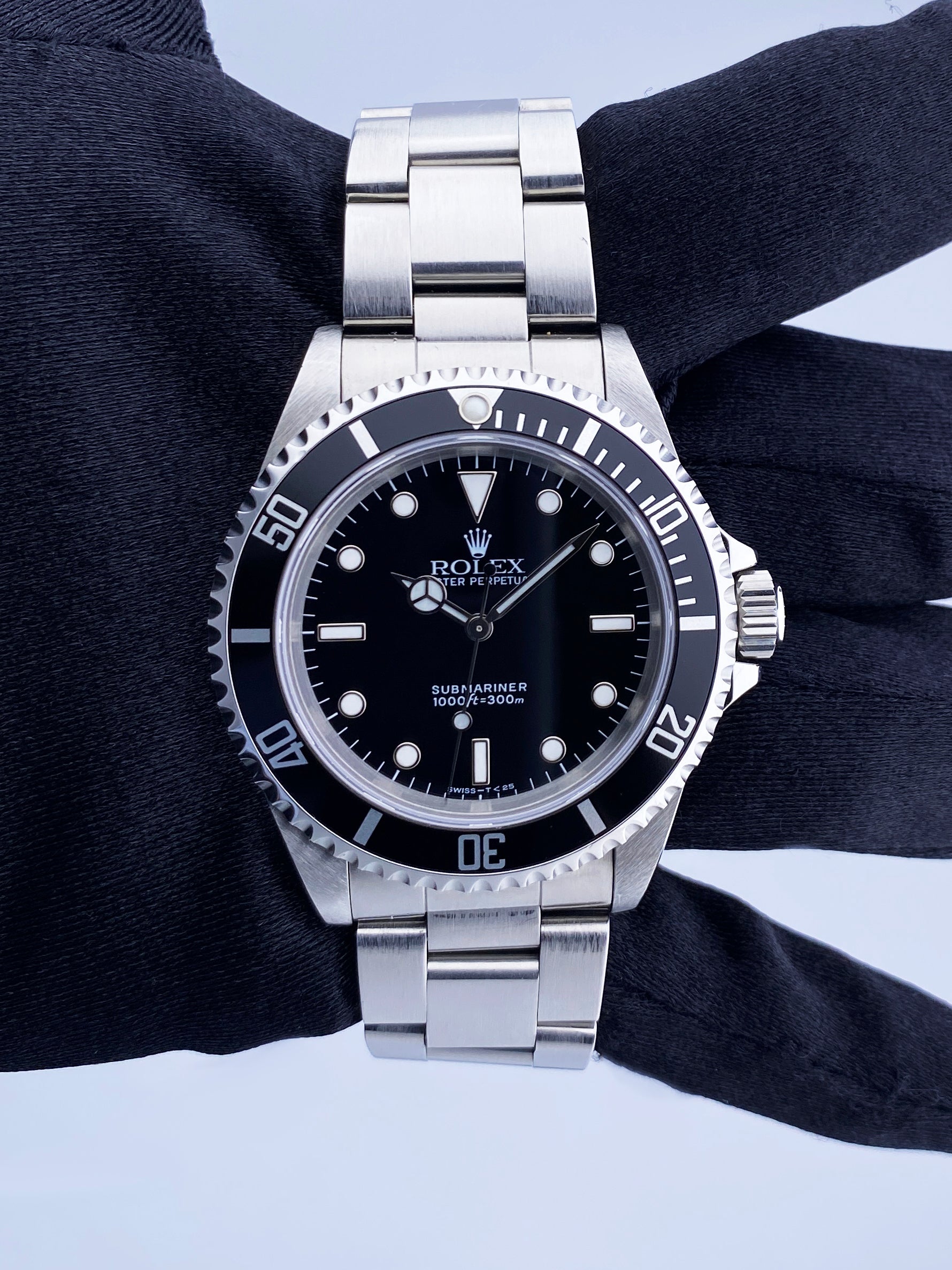 Rolex Oyster Perpetual Submariner 14060 No Date Mens Watch Box Papers