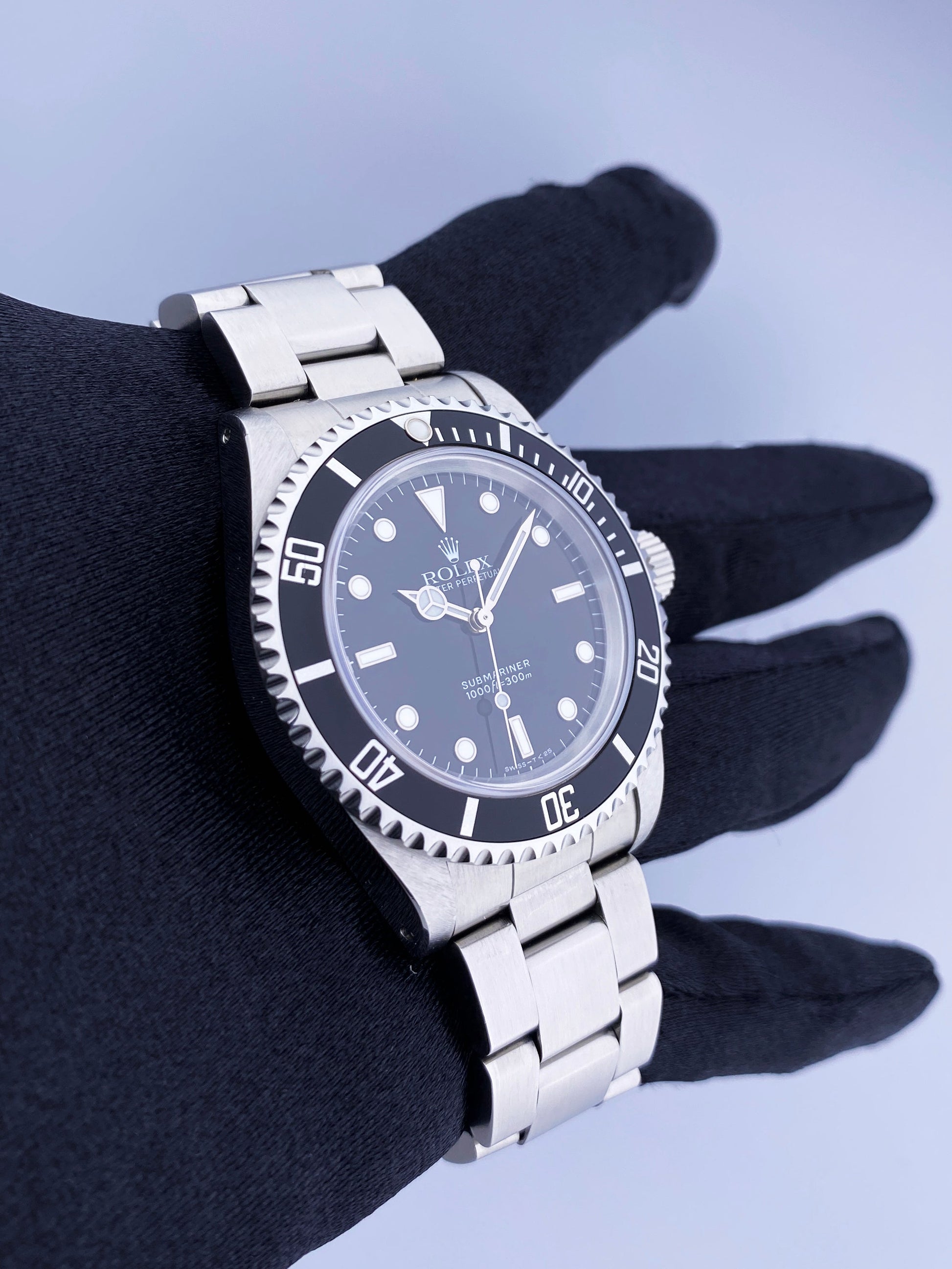 Rolex Oyster Perpetual Submariner 14060 No Date Mens Watch Box Papers