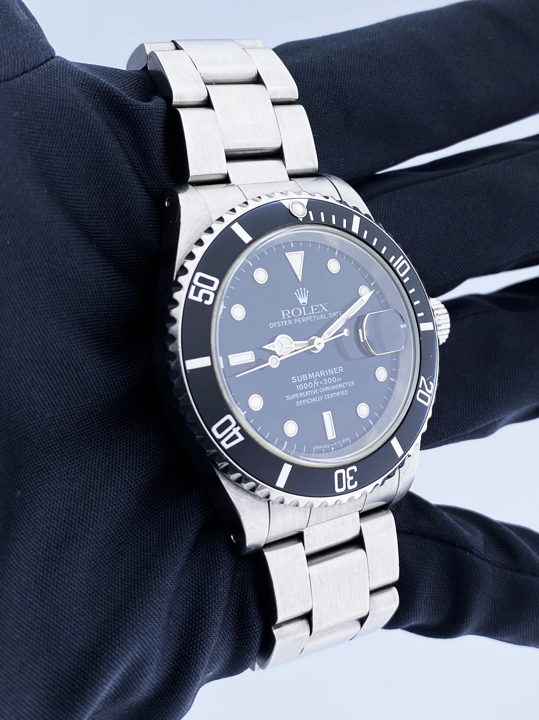 Rolex Oyster Perpetual Submariner 16610 Men's Watch Box & Papers