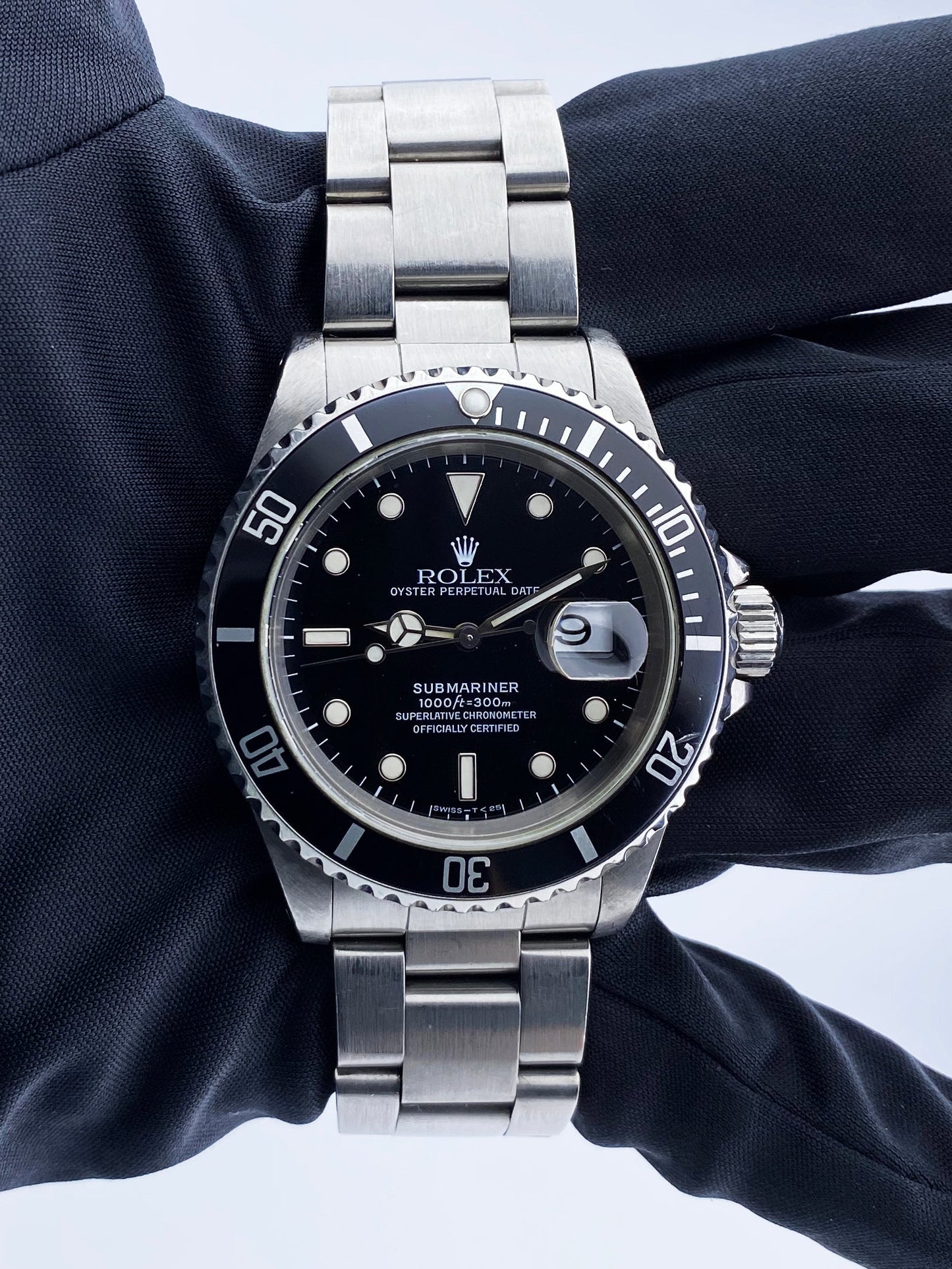 Rolex Oyster Perpetual Submariner 16610 Men's Watch Box & Papers