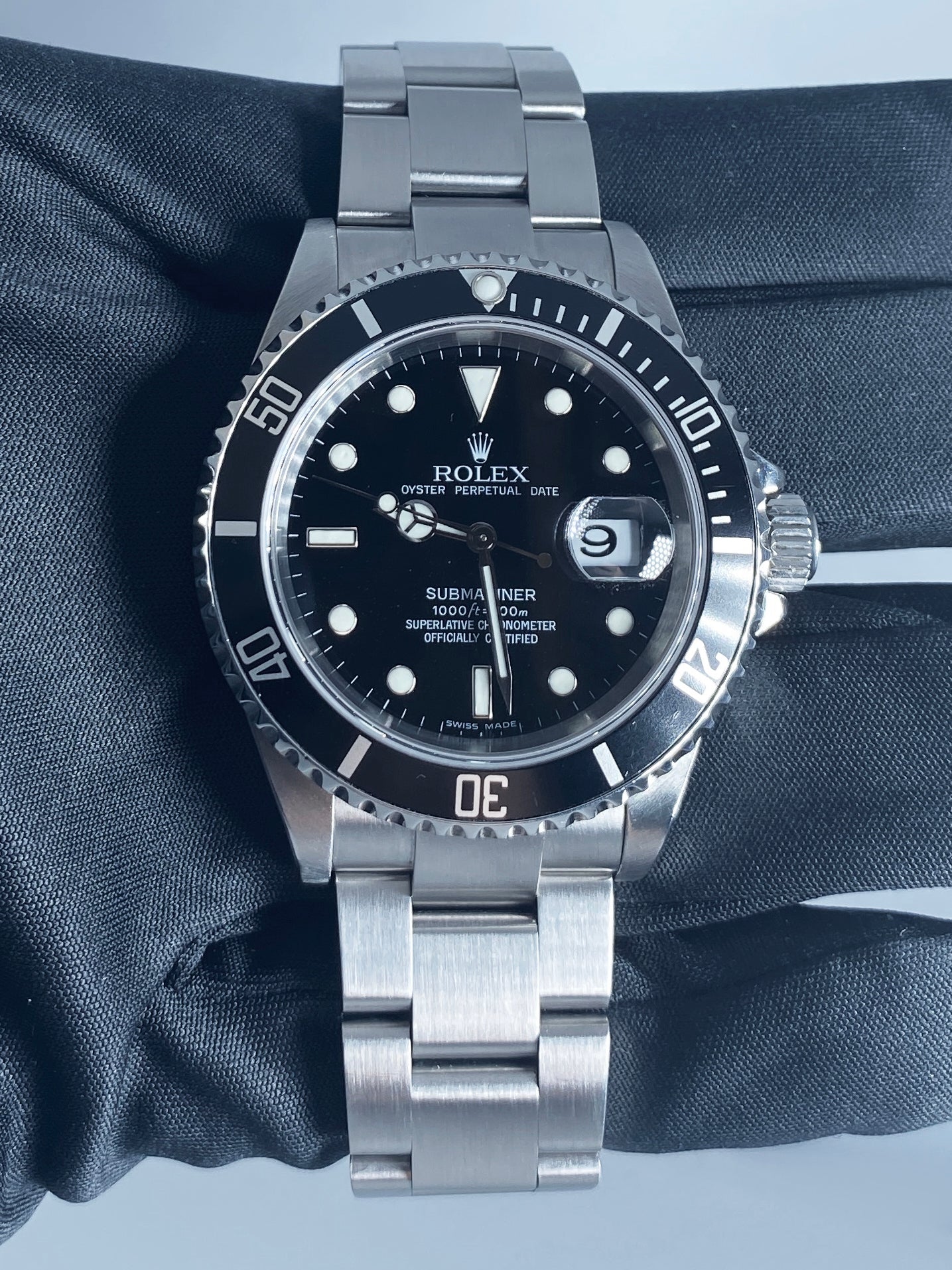 Rolex Oyster Perpetual Submariner 16610 Mens Watch Box & Papers