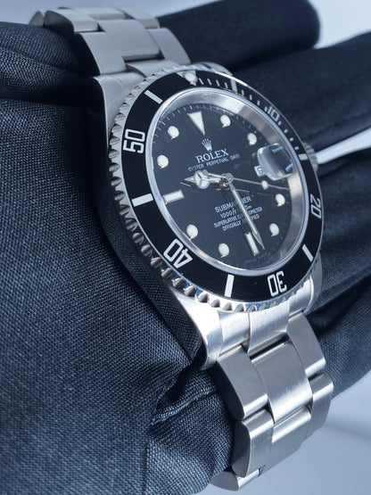 Rolex Oyster Perpetual Submariner 16610 Mens Watch Box & Papers