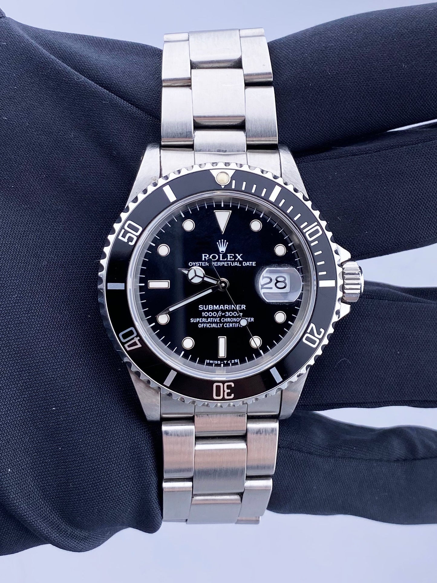 Rolex Oyster Perpetual Submariner Date 16610 Men's Watch Box & Papers