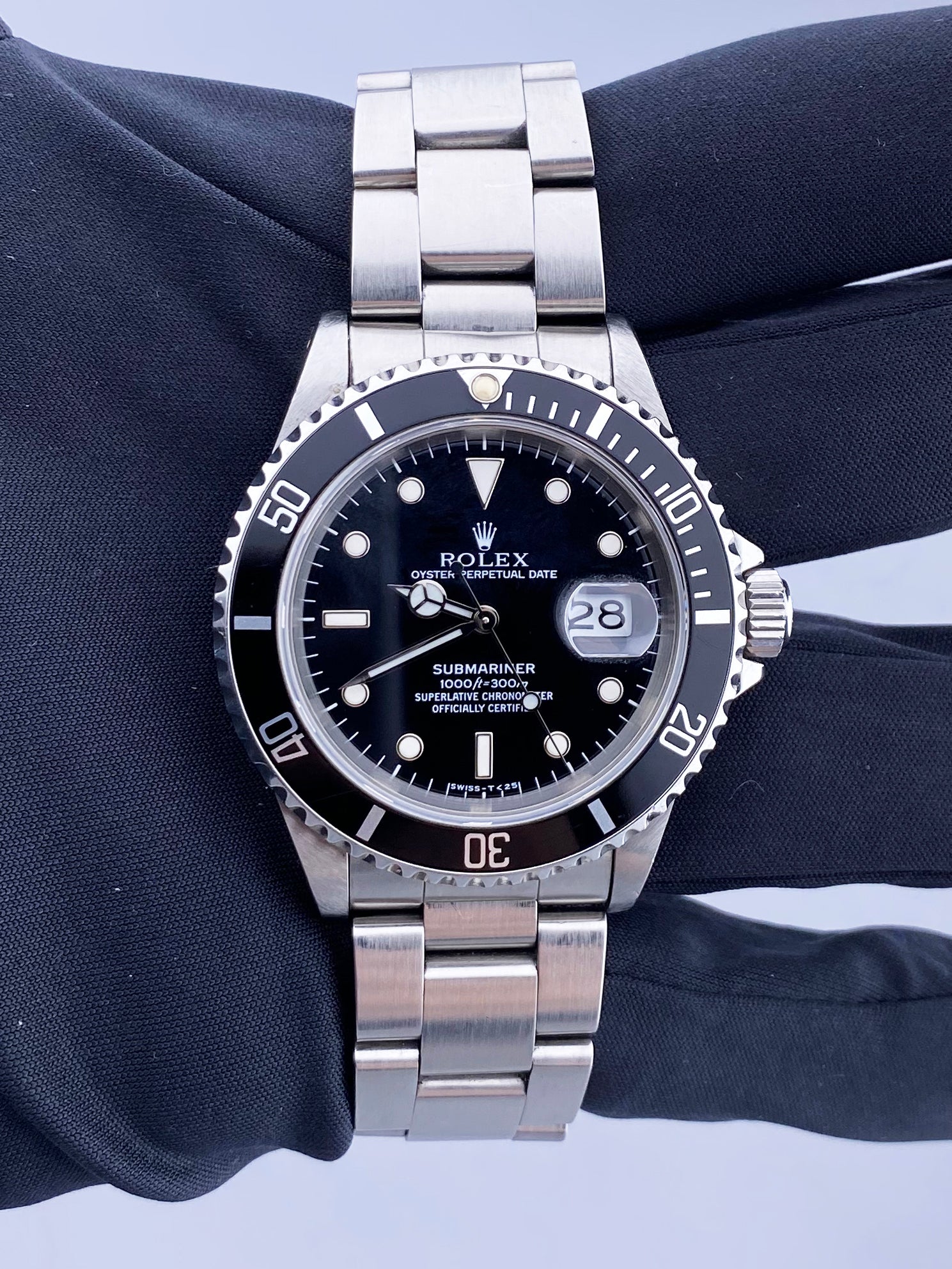 Rolex Oyster Perpetual Submariner Date 16610 Men's Watch Box & Papers