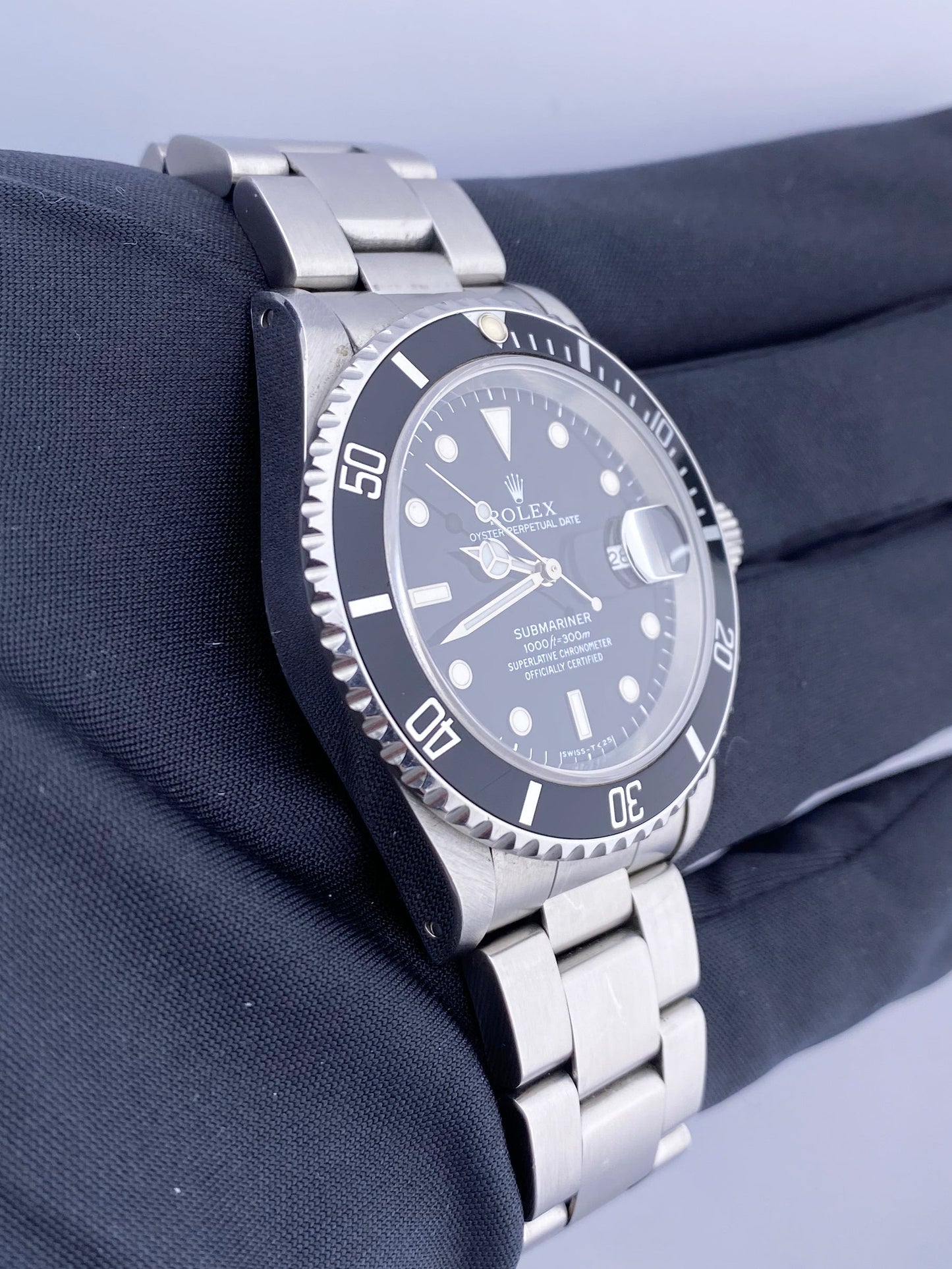 Rolex Oyster Perpetual Submariner Date 16610 Men's Watch Box & Papers