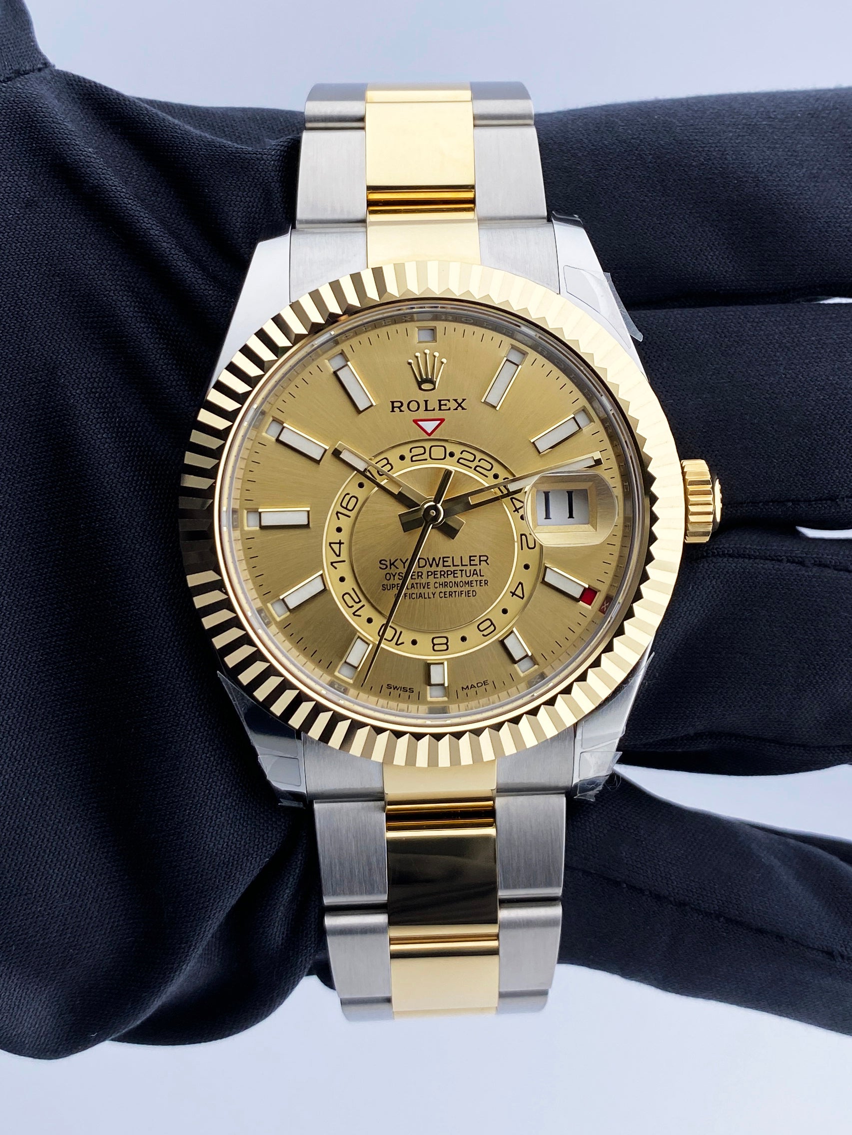 Rolex Sky Dweller 326933 Champagne Dial Mens Watch Box & Papers