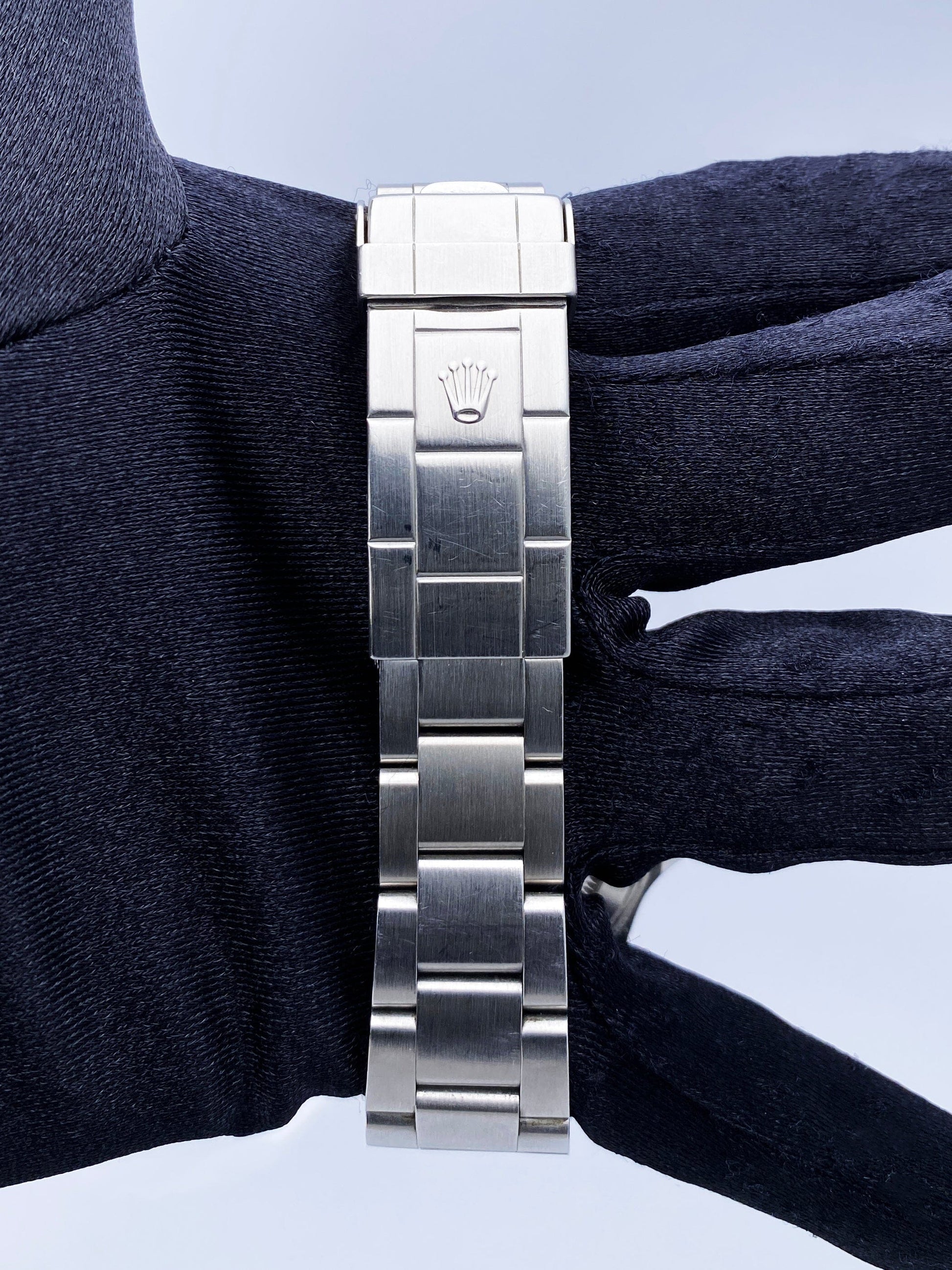 Rolex Submariner Date 16610 Mens Watch Box Papers