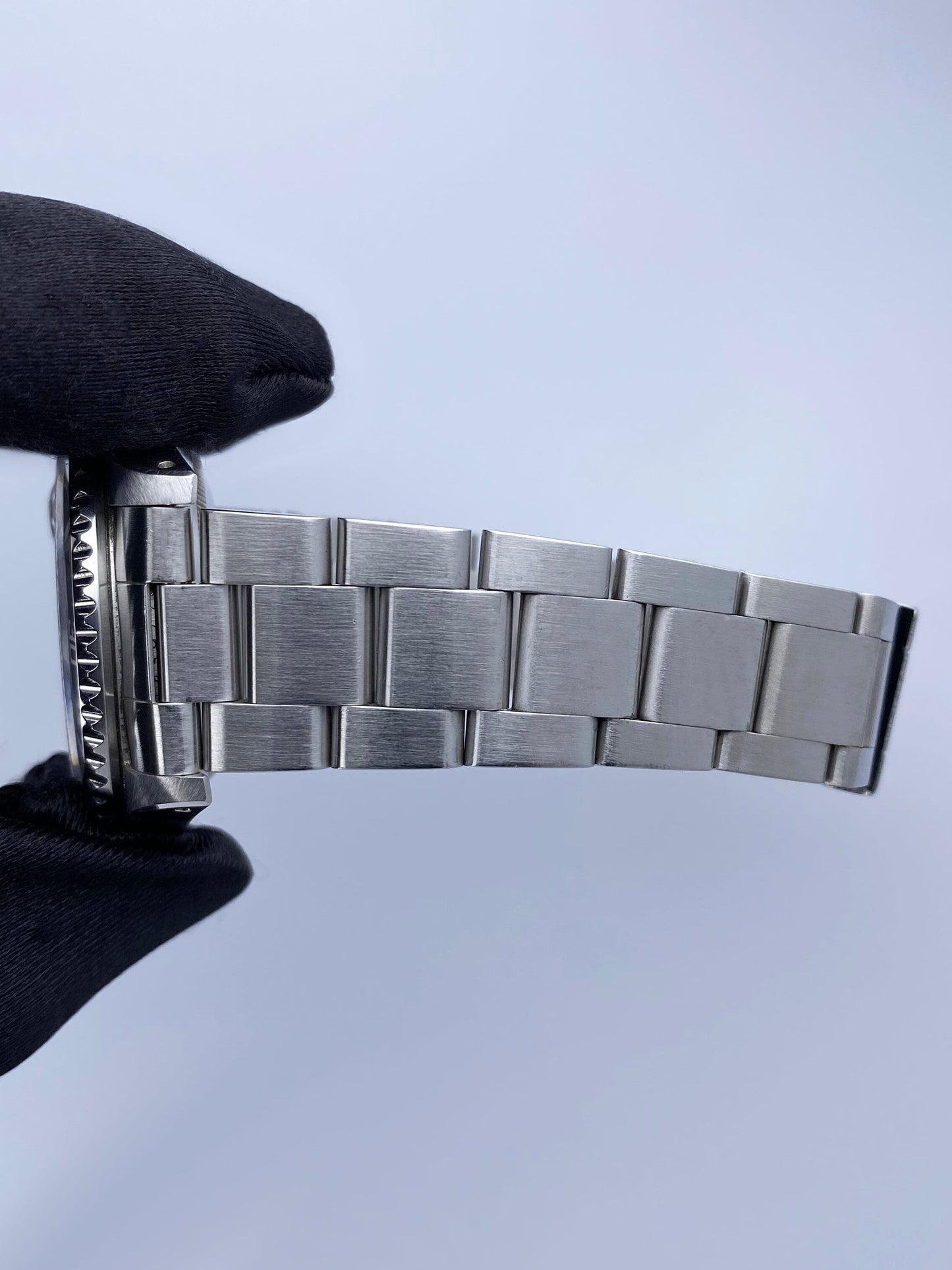 Rolex Submariner Date 16610 Mens Watch Box Papers