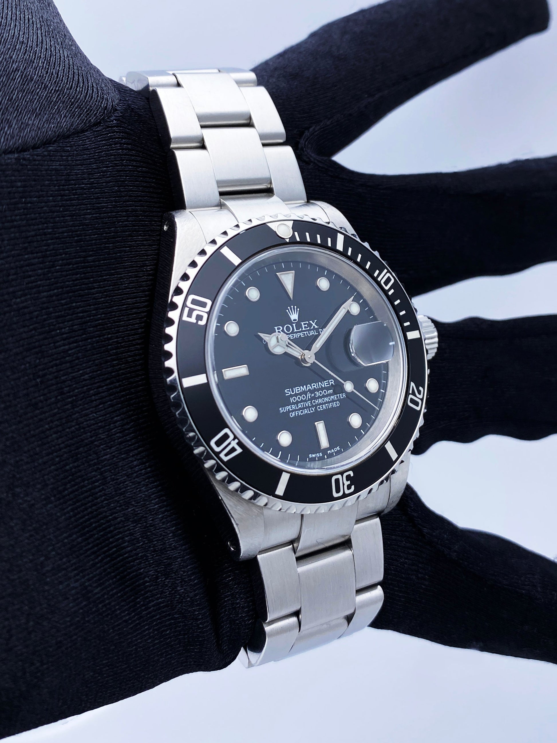Rolex Submariner Date 16610 Mens Watch Box Papers