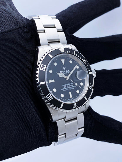 Rolex Submariner Date 16610 Mens Watch Box Papers