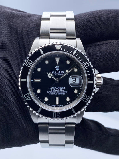 Rolex Submariner Date 16610 Mens Watch Box Papers
