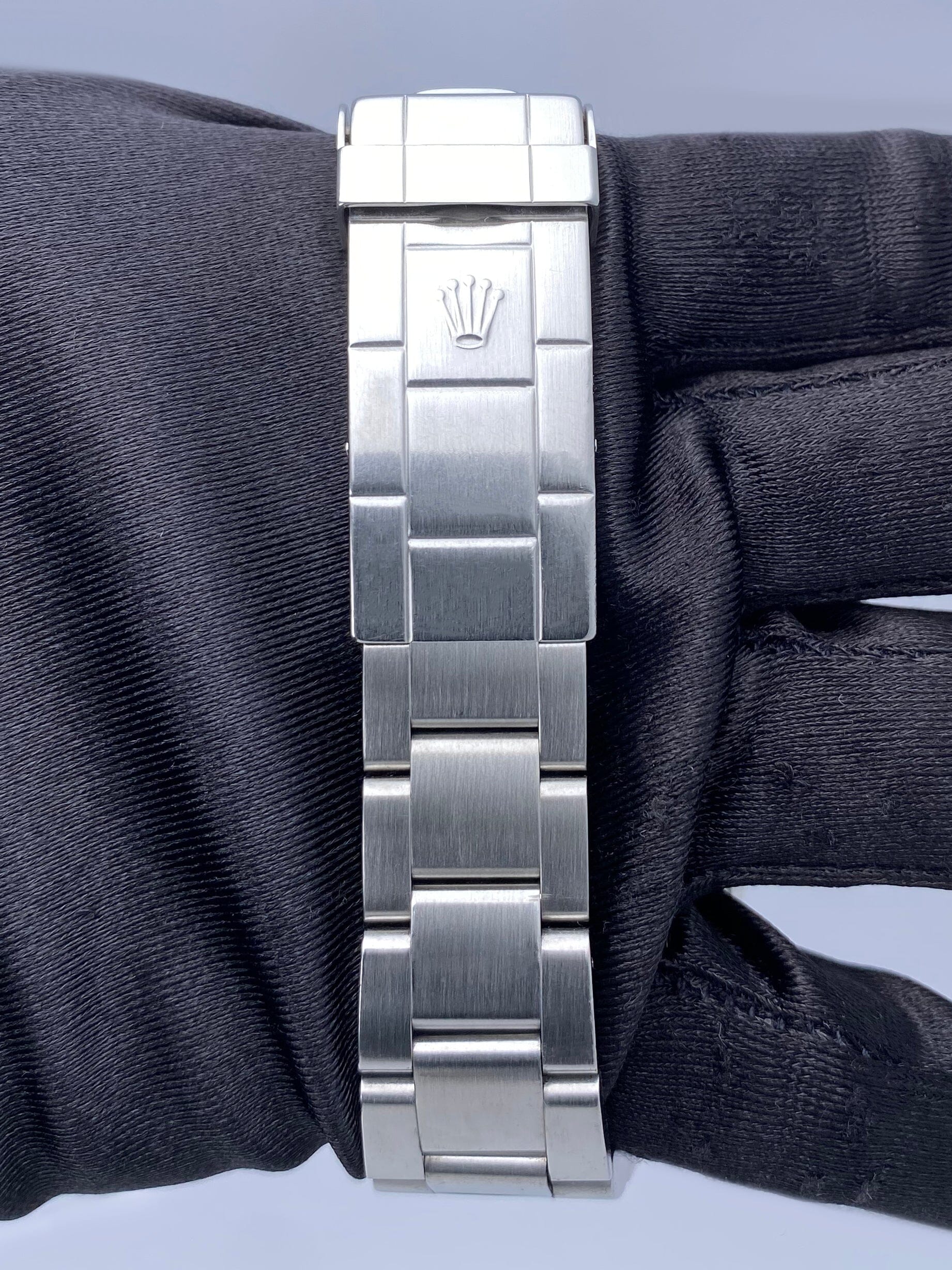 Rolex Submariner Date 16610 Mens Watch Box Papers