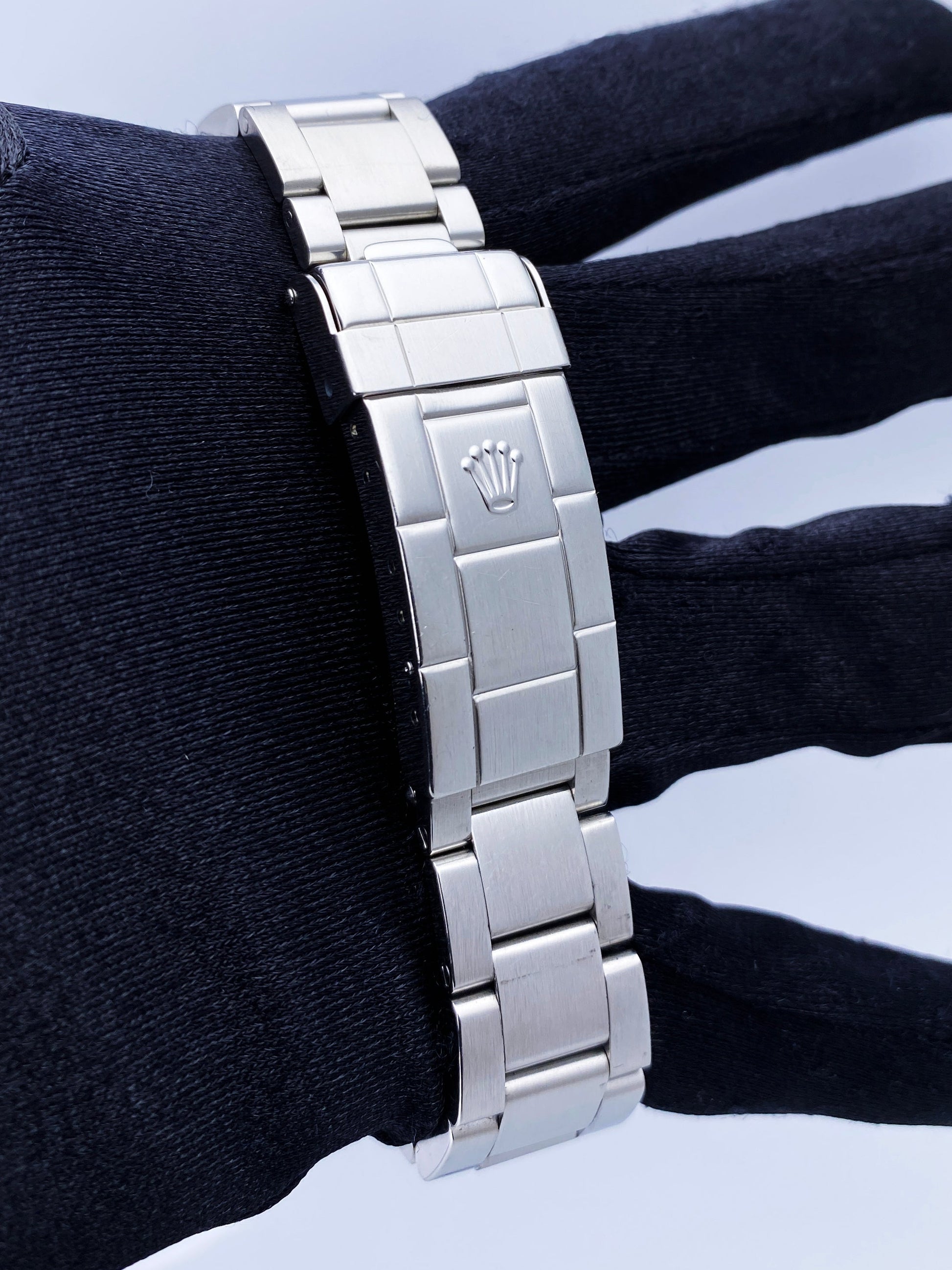 Rolex Submariner Date 16610 Mens Watch Box Papers