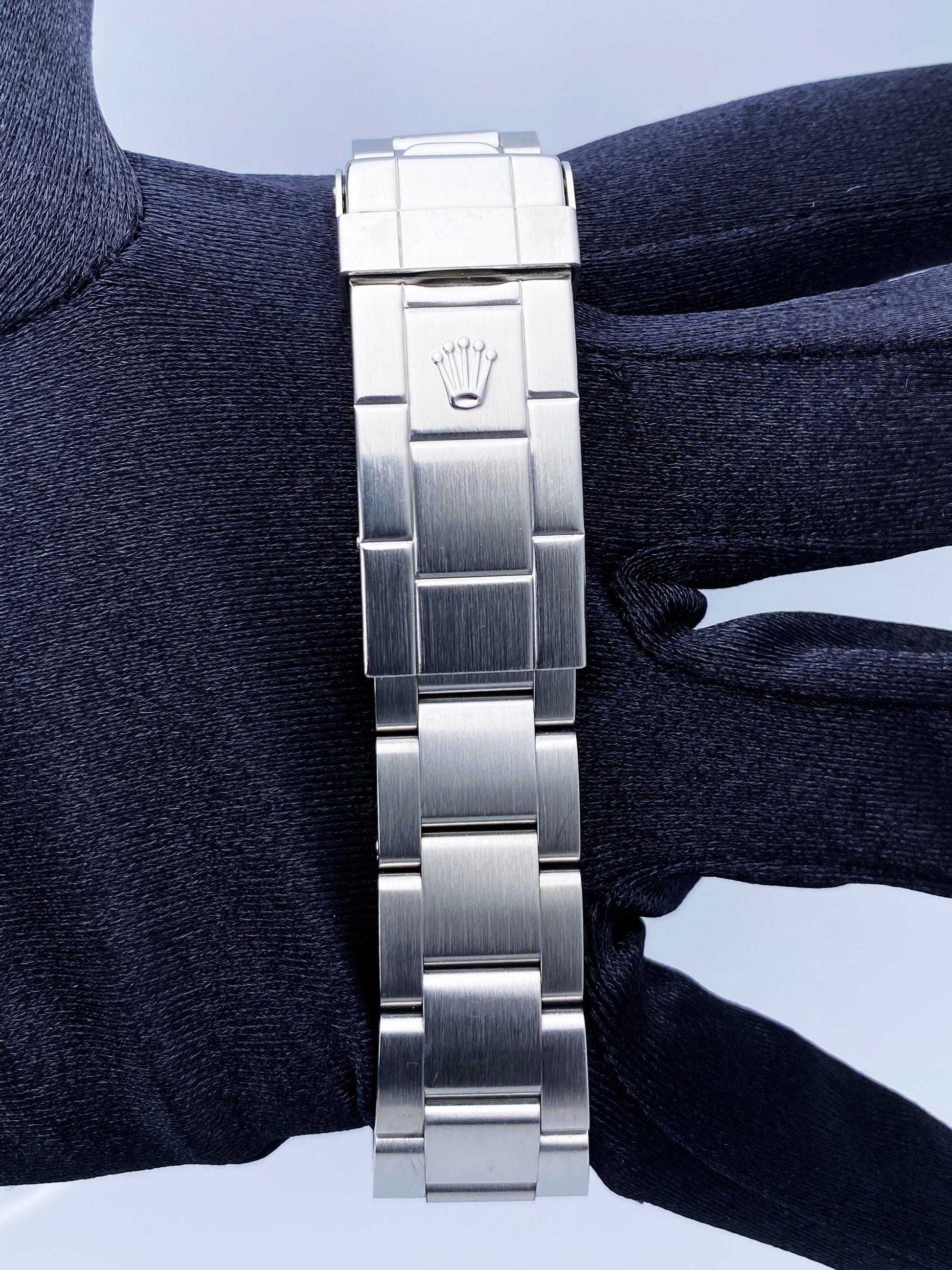 Rolex Submariner Date 16610 Mens Watch Box Papers