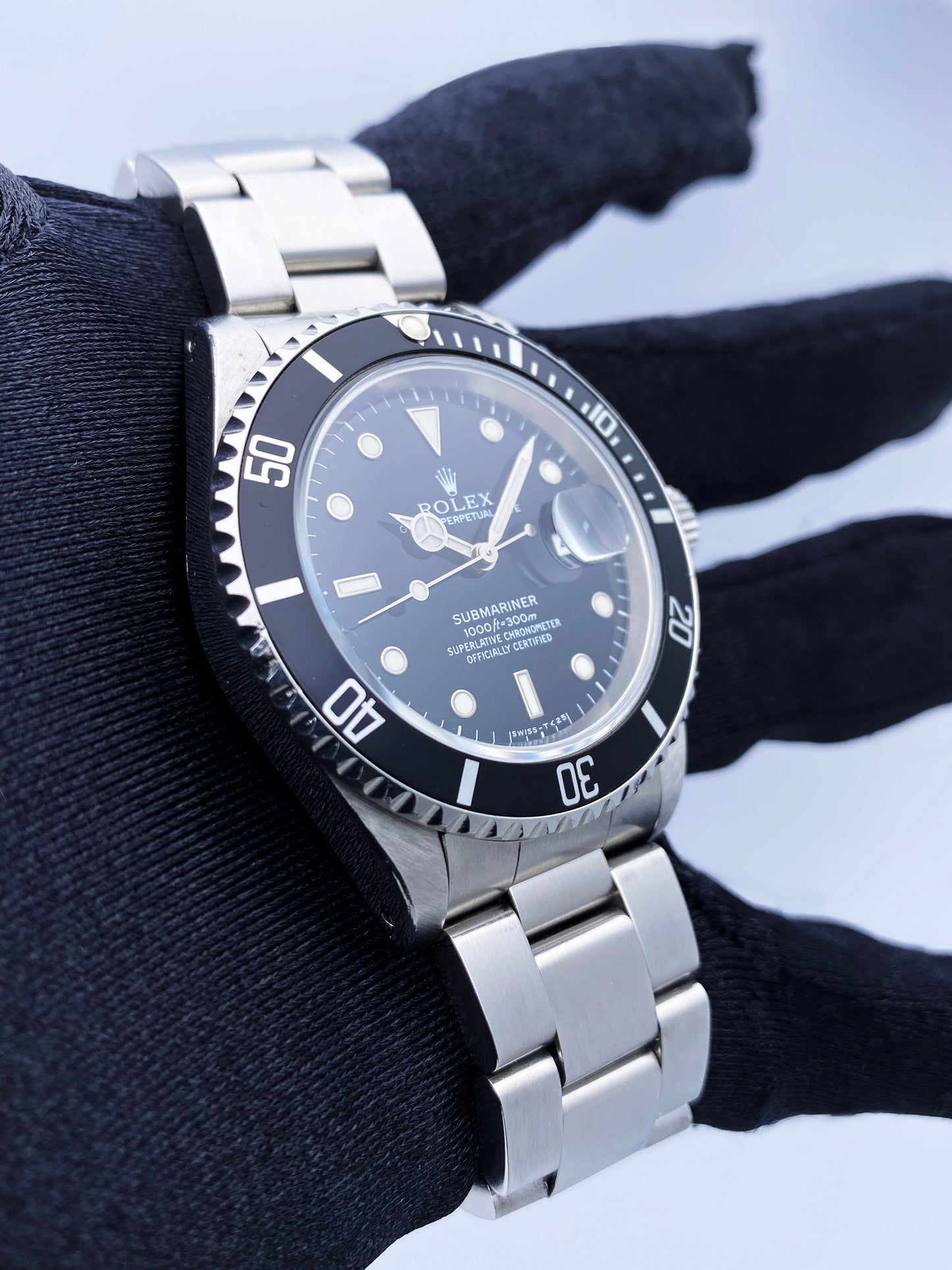 Rolex Submariner Date 16610 Mens Watch Box Papers