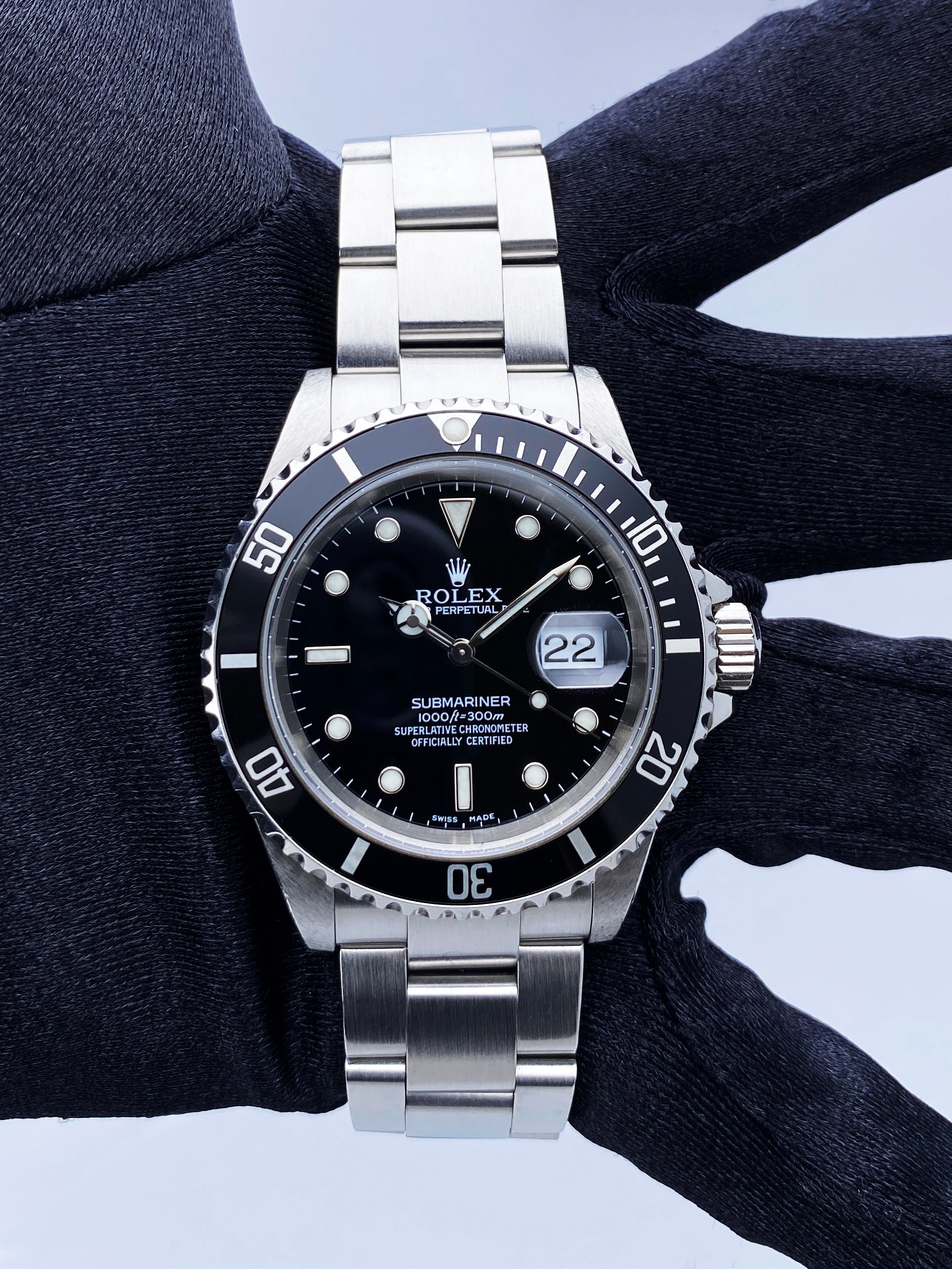 Rolex Submariner Date 16610 Mens Watch Box Papers