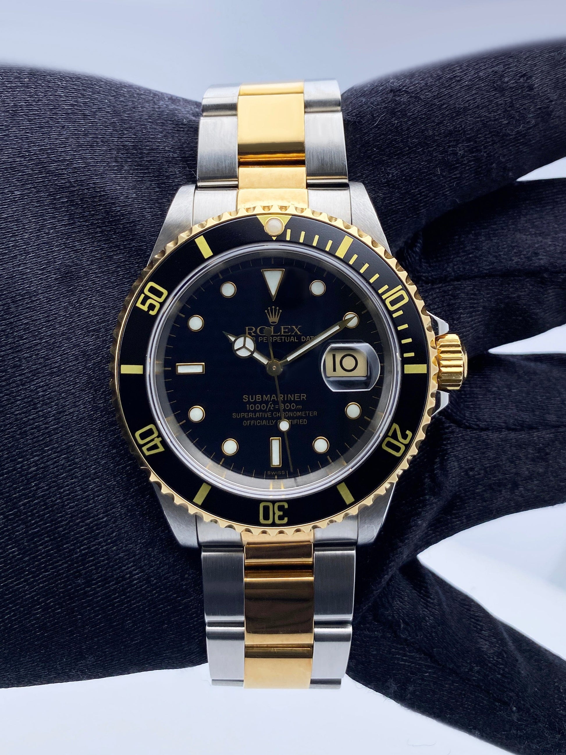 Rolex Submariner Date 16613LN Two-Tone Mens Watch Box Papers