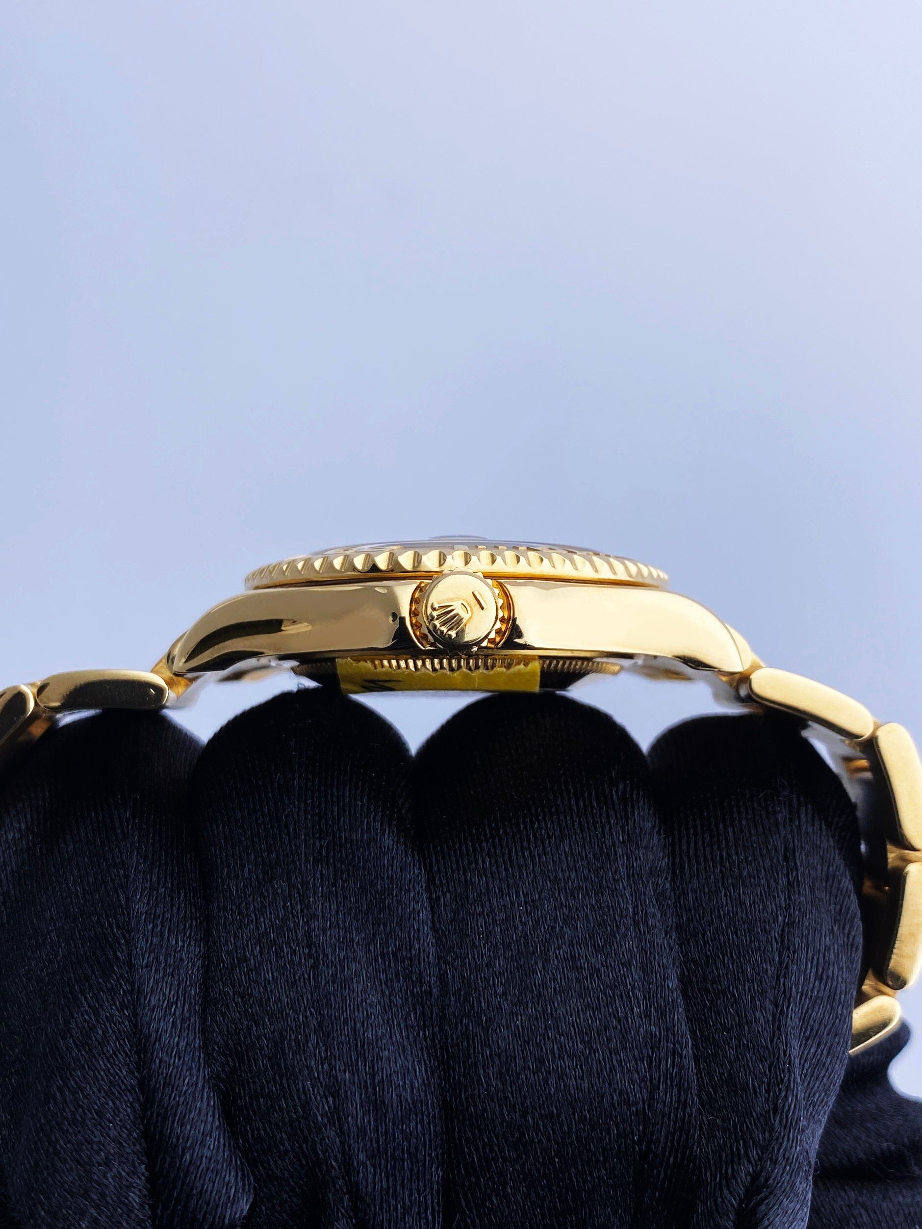 Rolex Yacht Master 68628 Blue Dial 18K Yellow Gold Watch