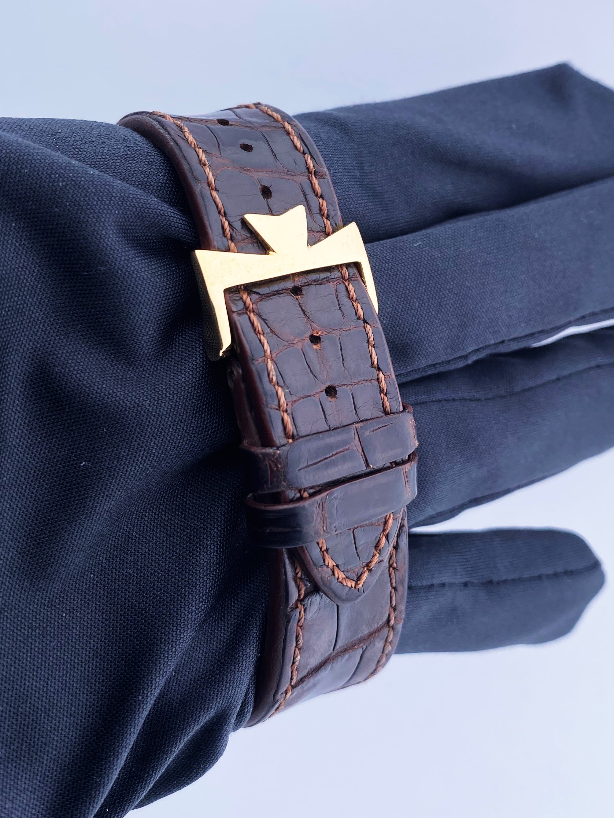 Vacheron Constantin Overseas 18K Yellow Gold Mens Watch | – Phigora