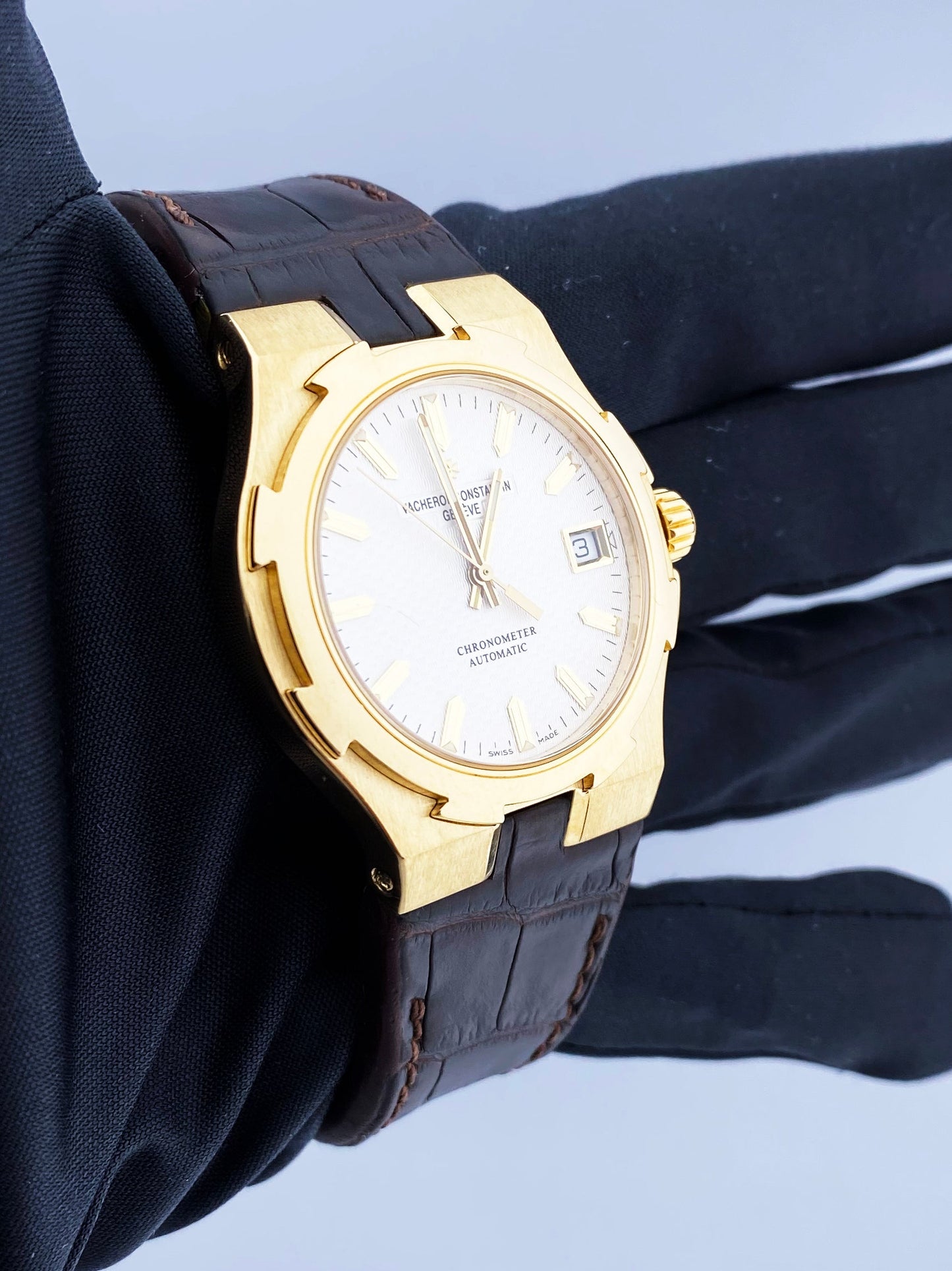 Vacheron Constantin Overseas 18K Yellow Gold Mens Watch - Wristwatch