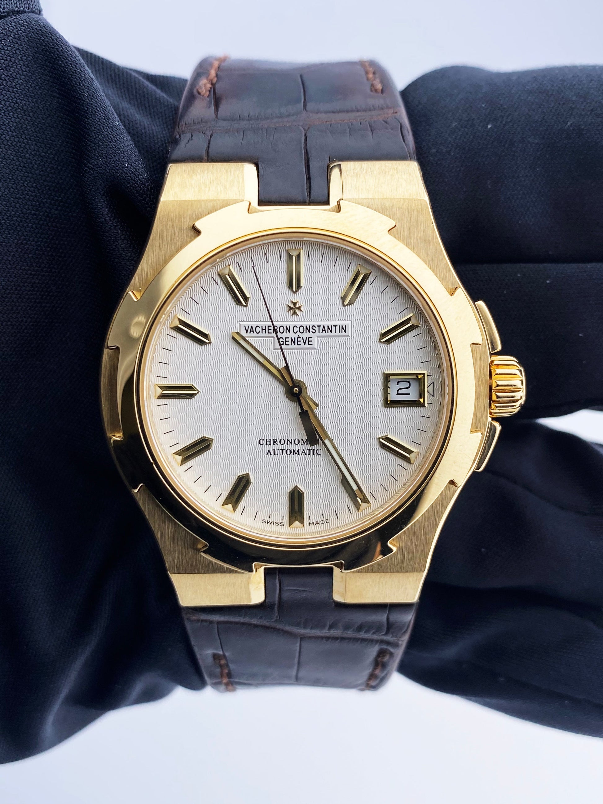 Vacheron Constantin Overseas 18K Yellow Gold Mens Watch - Wristwatch