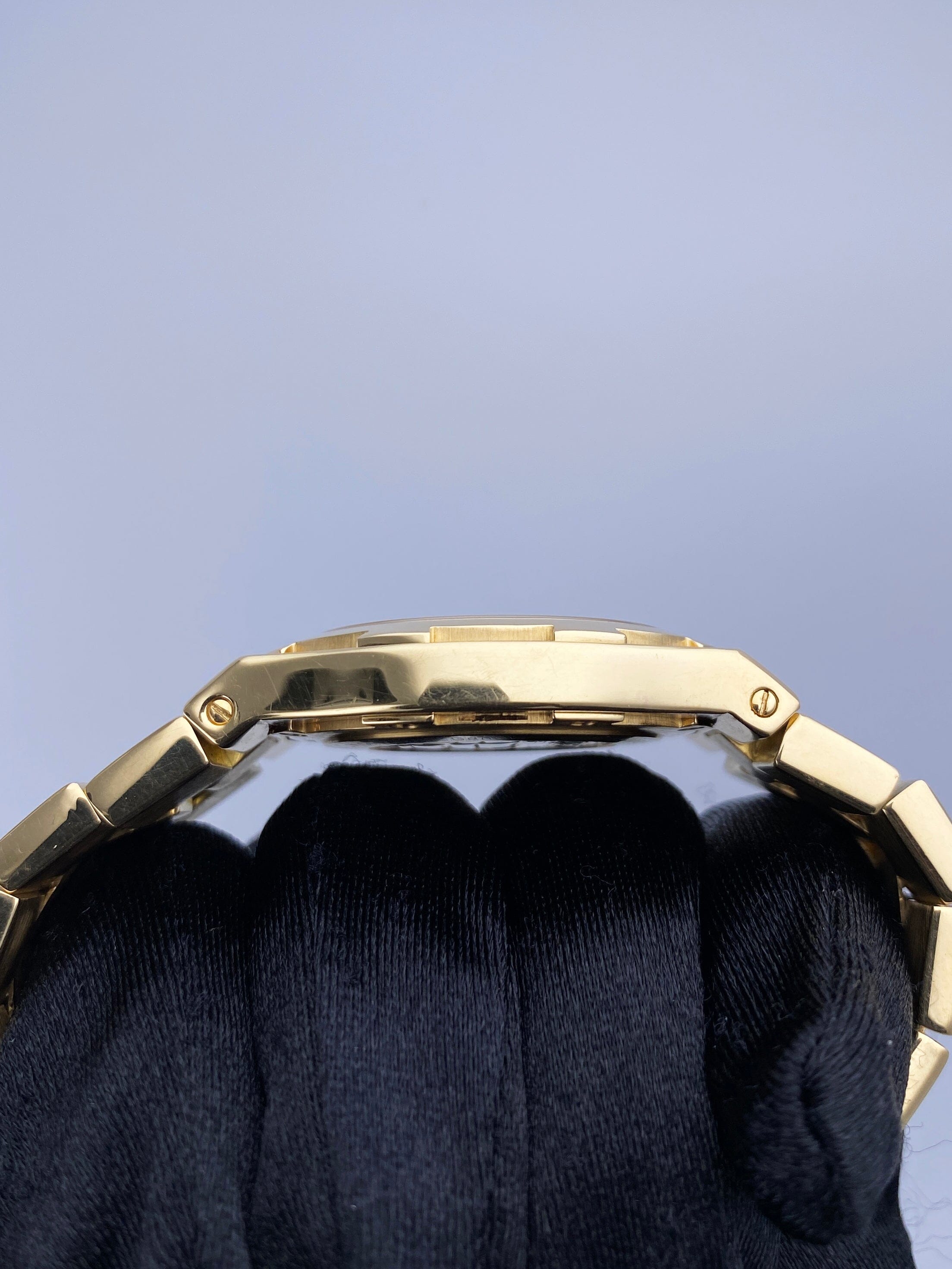 【新品】ボウリングマン　ゴールド Vacheron Constantin Overseas 42040 Blue Dial Yellow Gold – Phigora