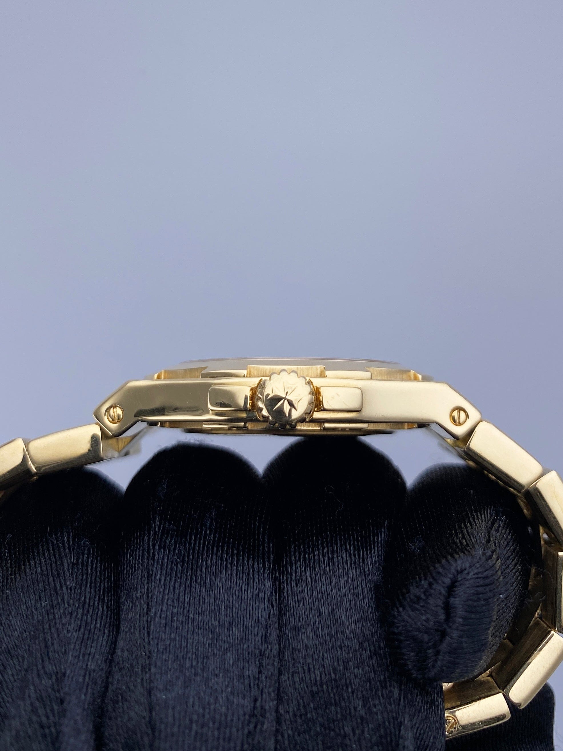 Vacheron Constantin Overseas 42040 Blue Dial Yellow Gold Mens