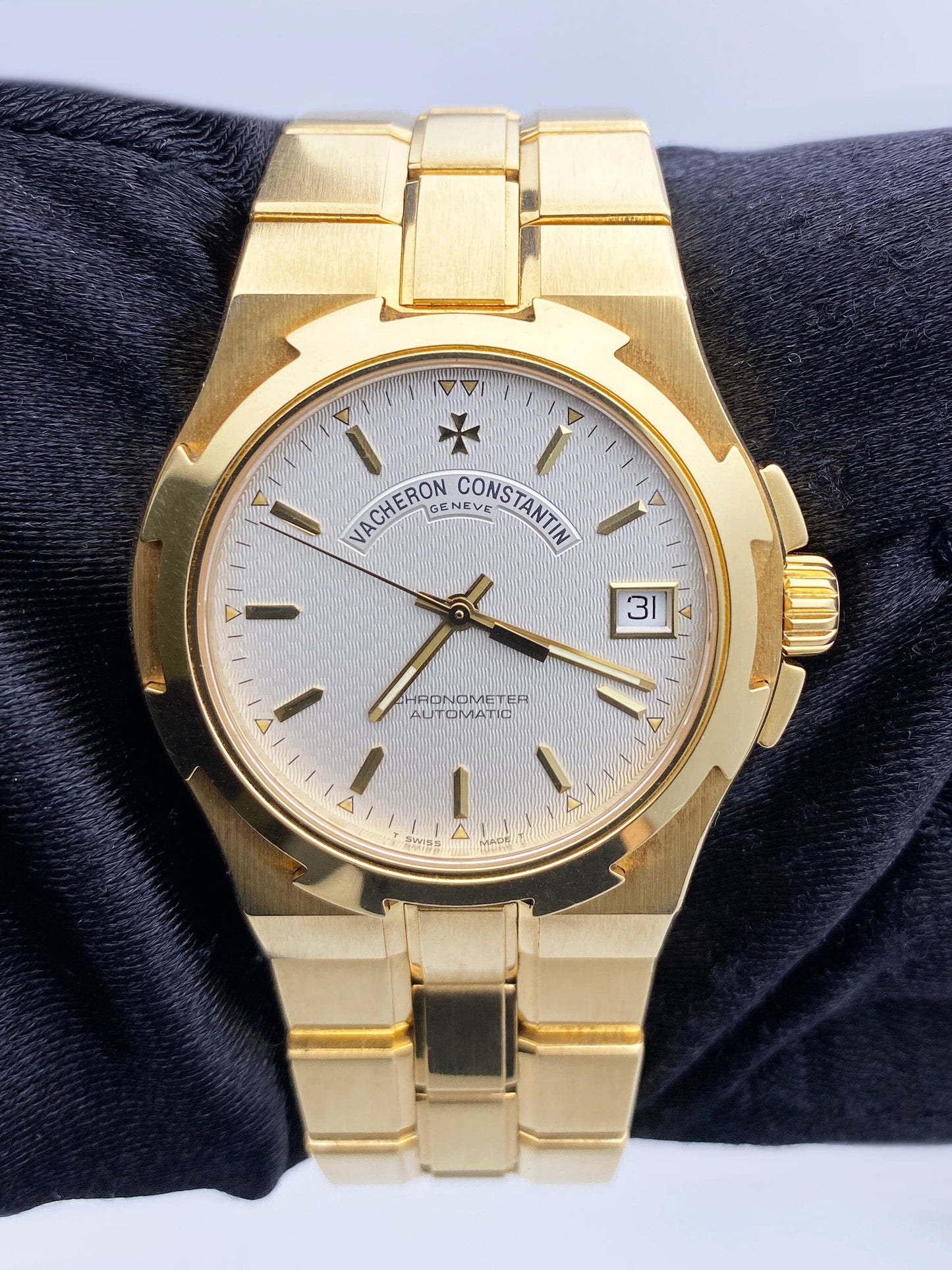 Vacheron Constantin Overseas 42040 Silver Dial Yellow Gold Mens Watch - Watches