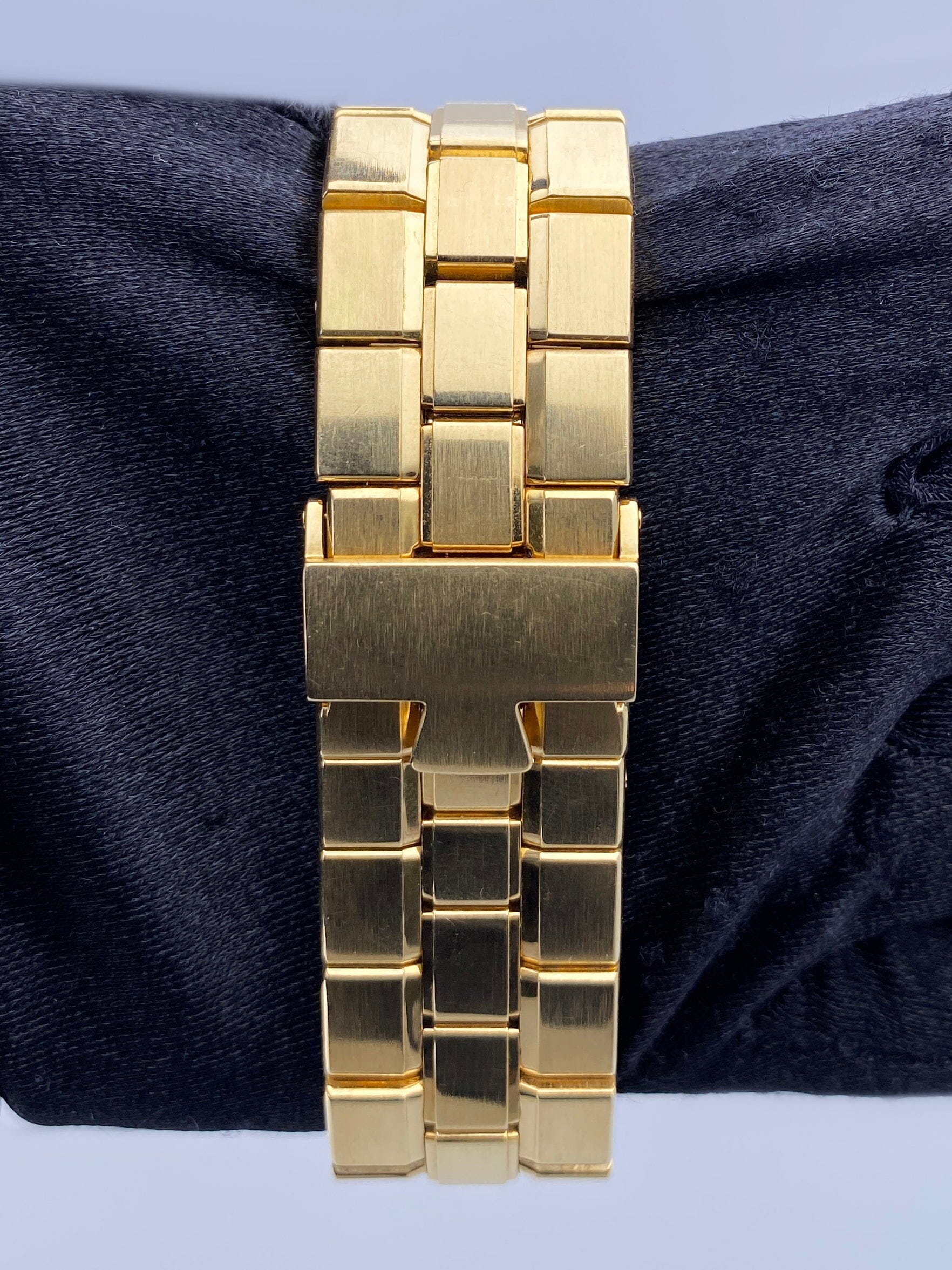 Vacheron Constantin Overseas 42040 Silver Dial Yellow Gold Mens Watch - Watches