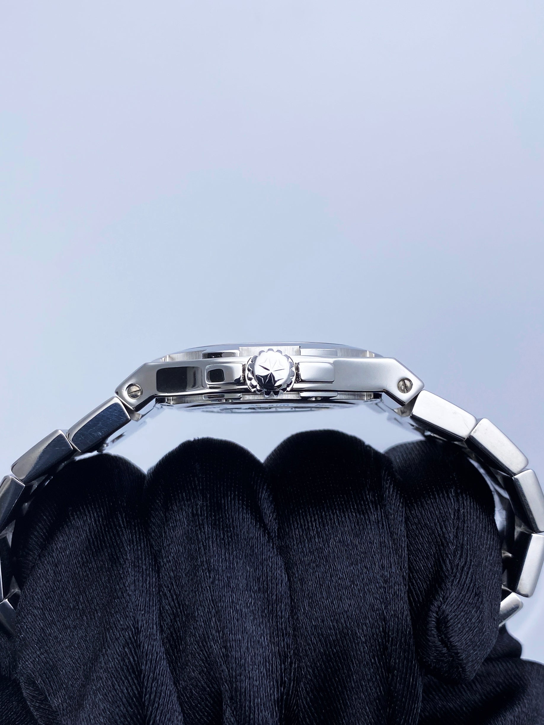 Vacheron Constantin Overseas 42050 Black Dial Stainless Steel Mens Watch