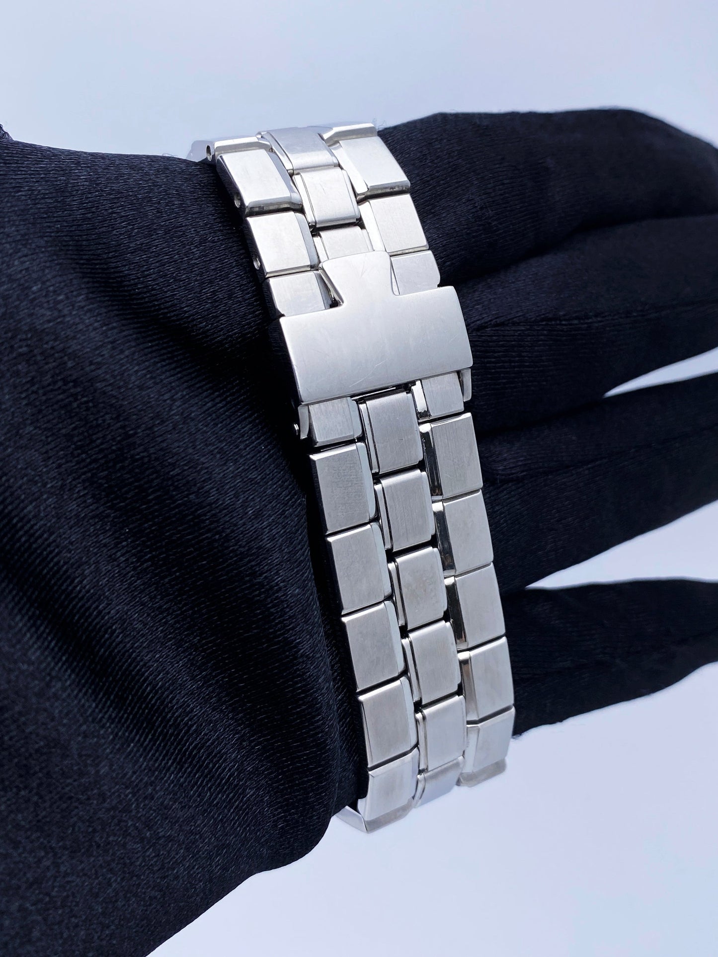 Vacheron Constantin Overseas 42050 Stainless Steel Mens Watch