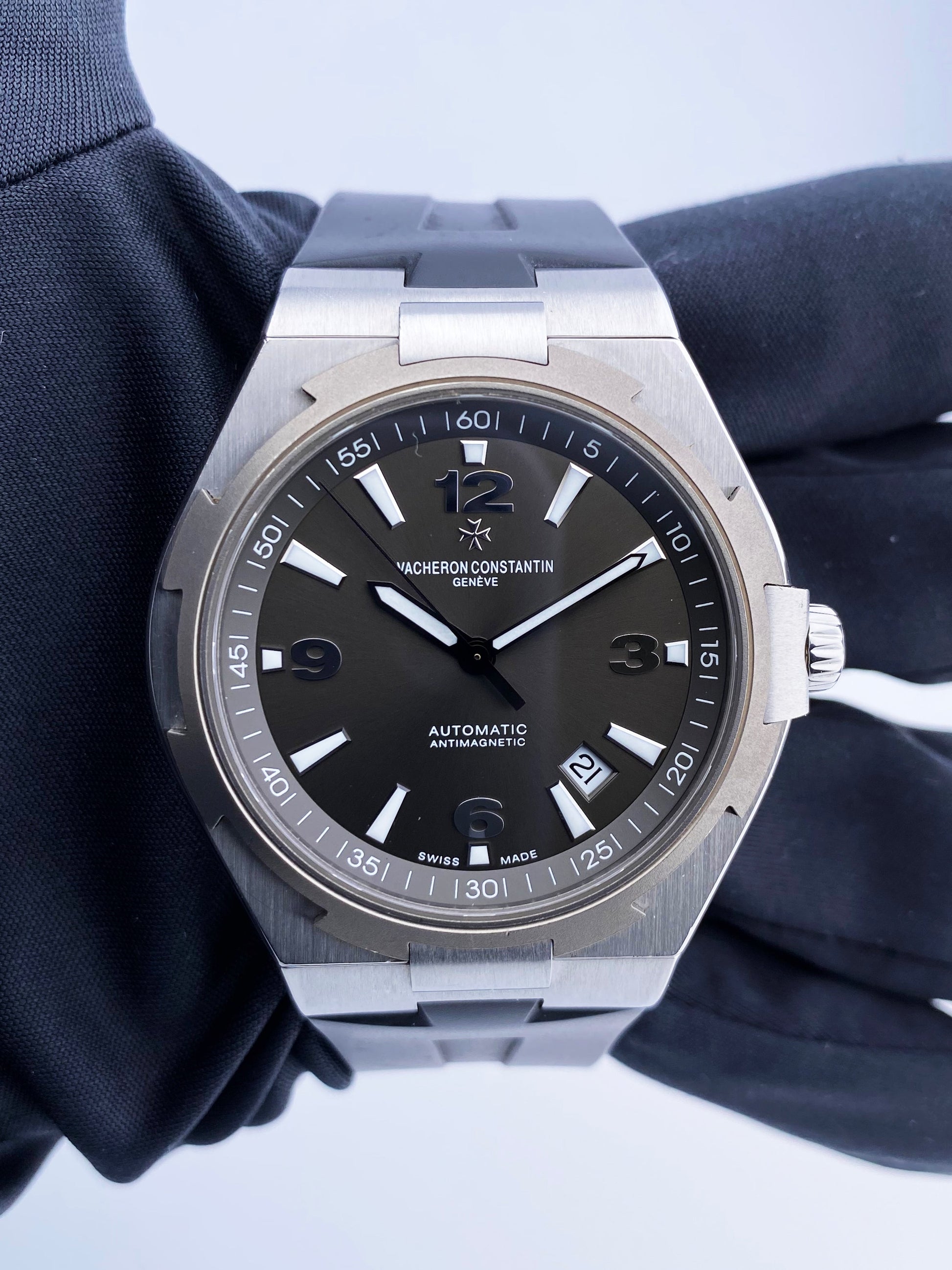 Vacheron Constantin Overseas 47040 Grey Dial Mens Watch Papers - Wristwatch