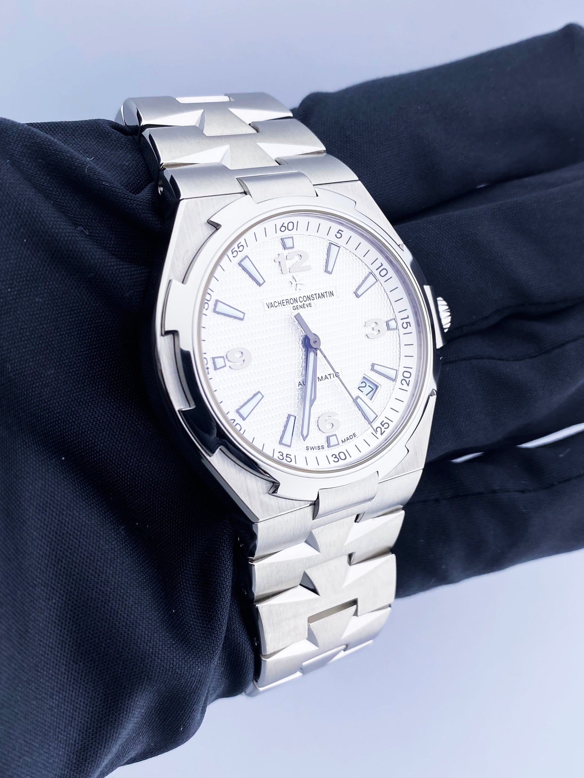 Vacheron Constantin Overseas 47040 Mens Watch Papers.