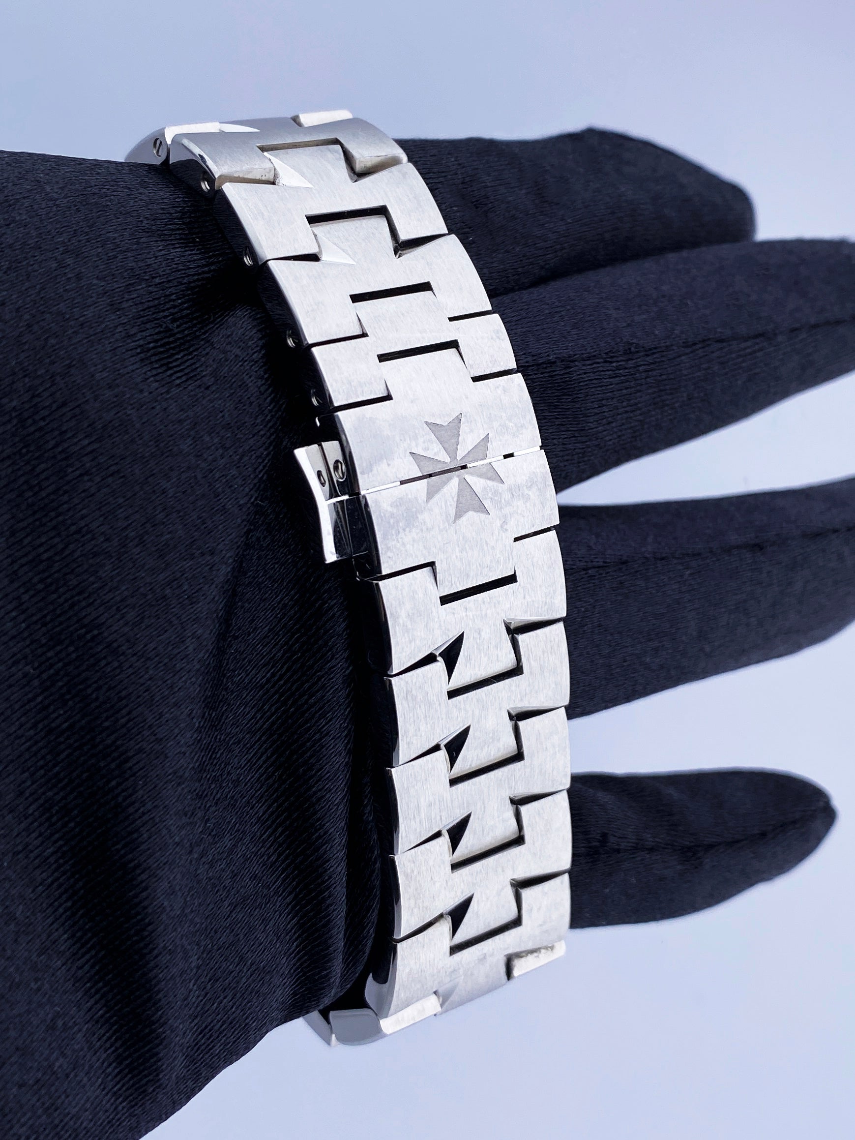 Vacheron Constantin Overseas 49150 White Dial Mens Watch With Papers - Wristwatch