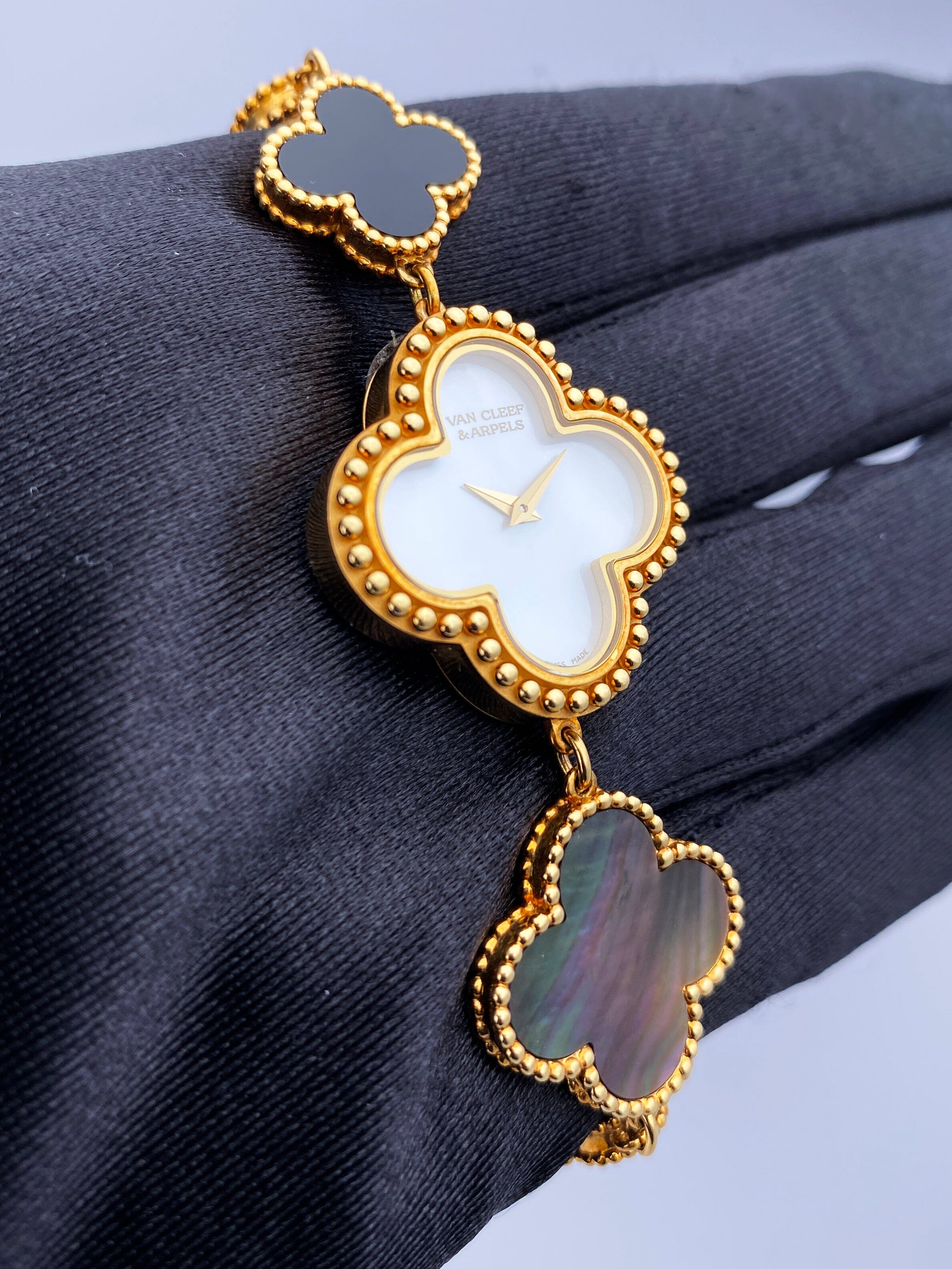 VanCleef&Arpels ノベルティ　ミラー Van Cleef & Arpels Alhambra Small Yellow Gold Mother of